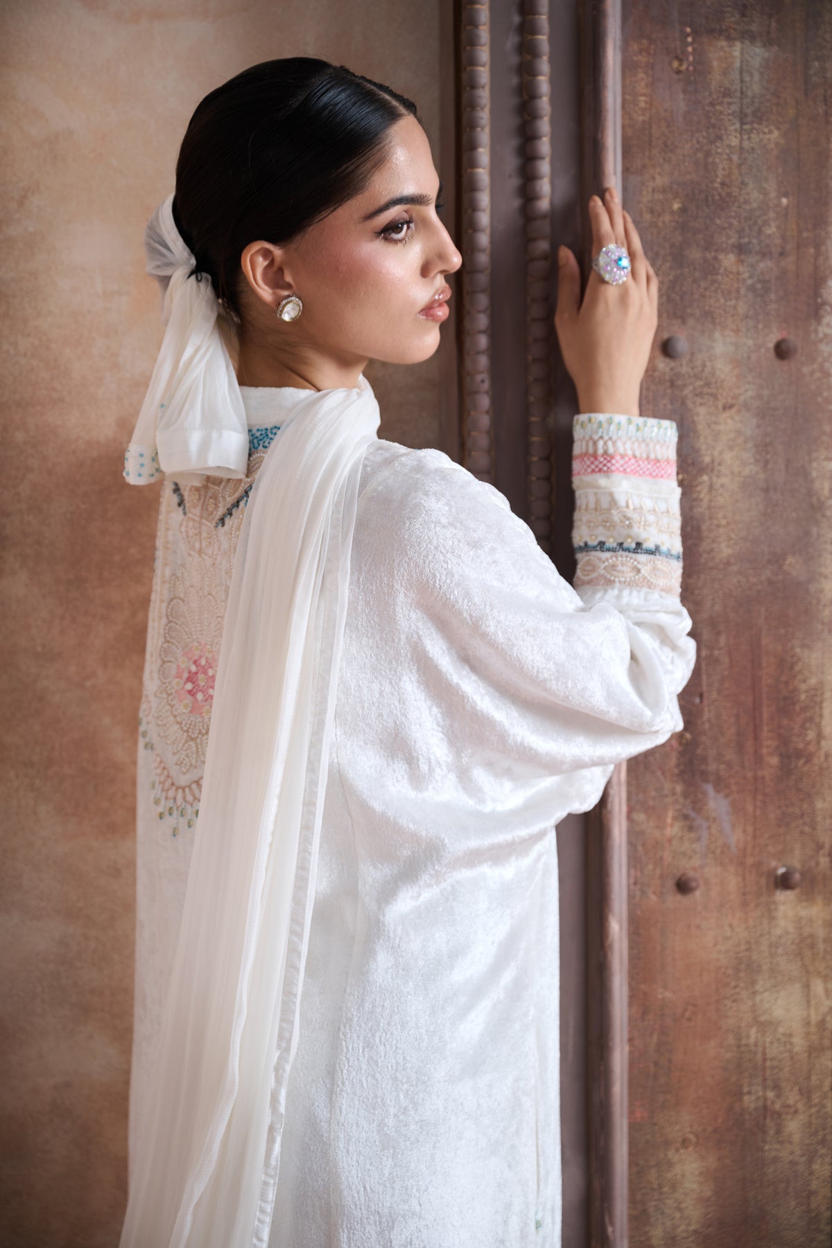Nimaah Embroidered Jalabiya with Embellishment