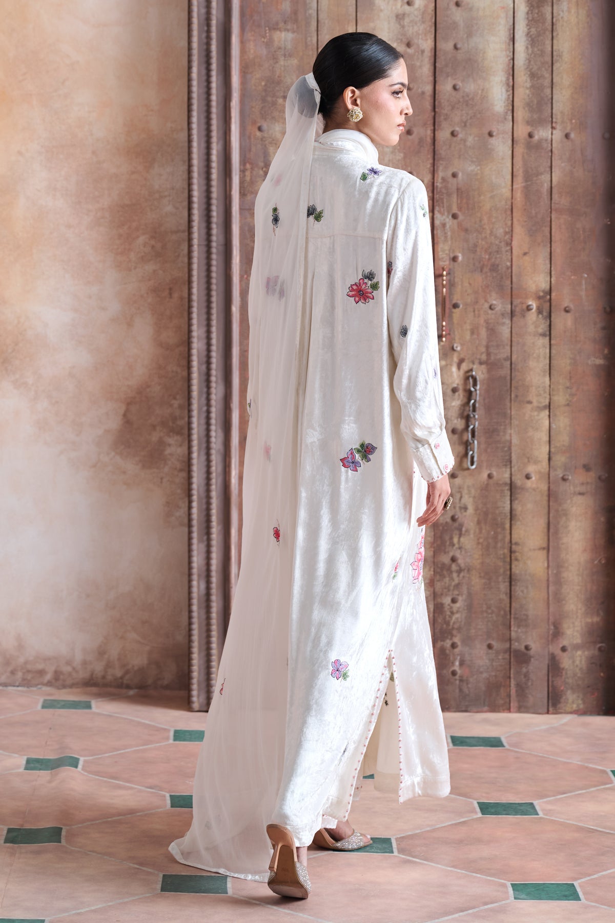Zahaena Embroidered Jalabiya with Embellishment