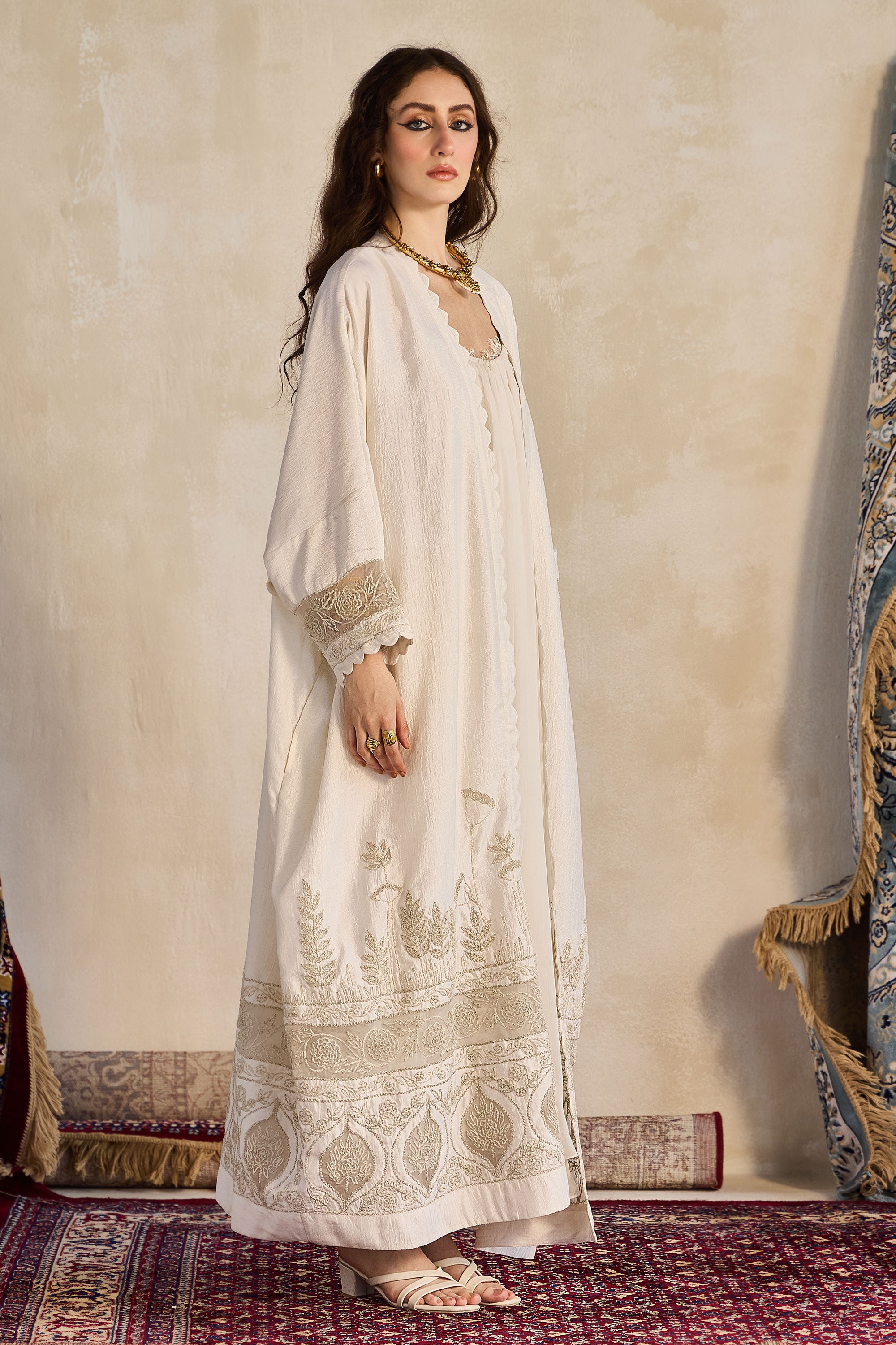 Tamnira Embroidered Abaya