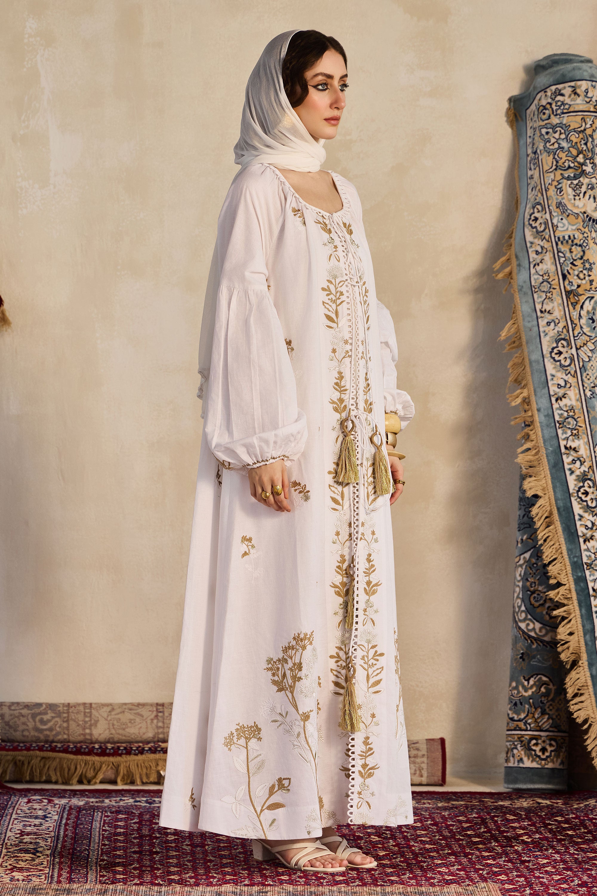 Tahliyah Embroidered Jalabiya