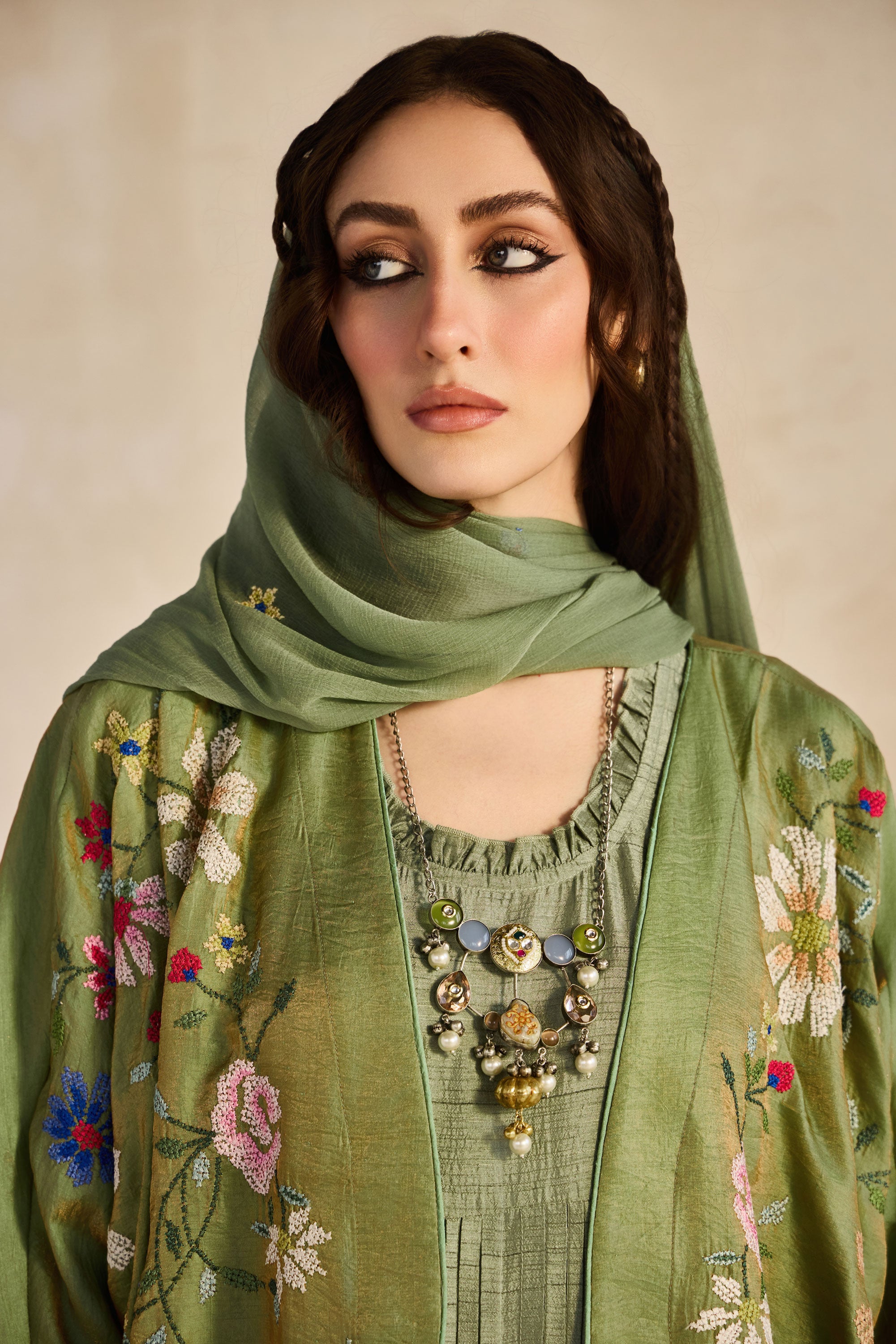 Valiha Embroidered Abaya