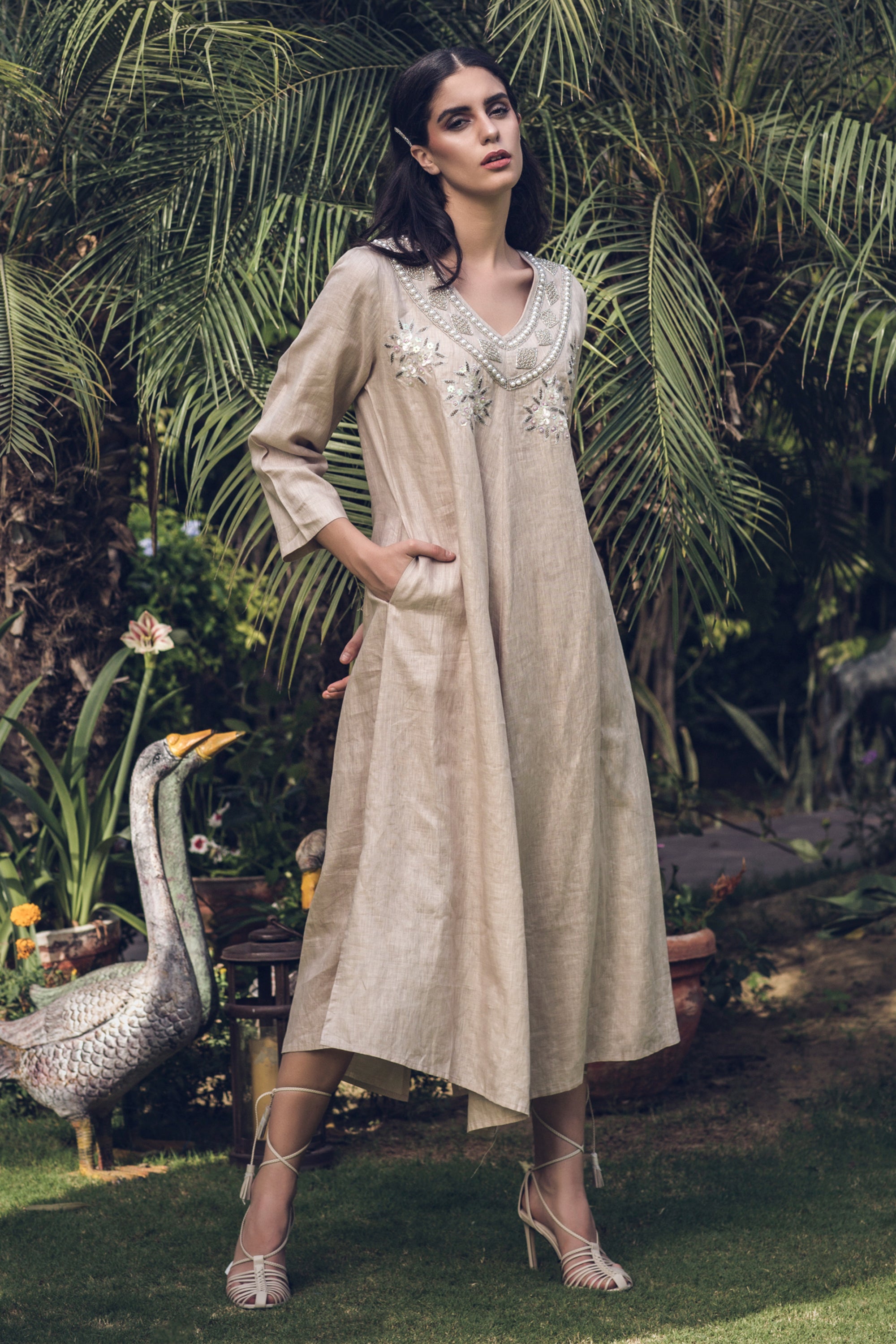 Umamah Embroidered Jalabiya