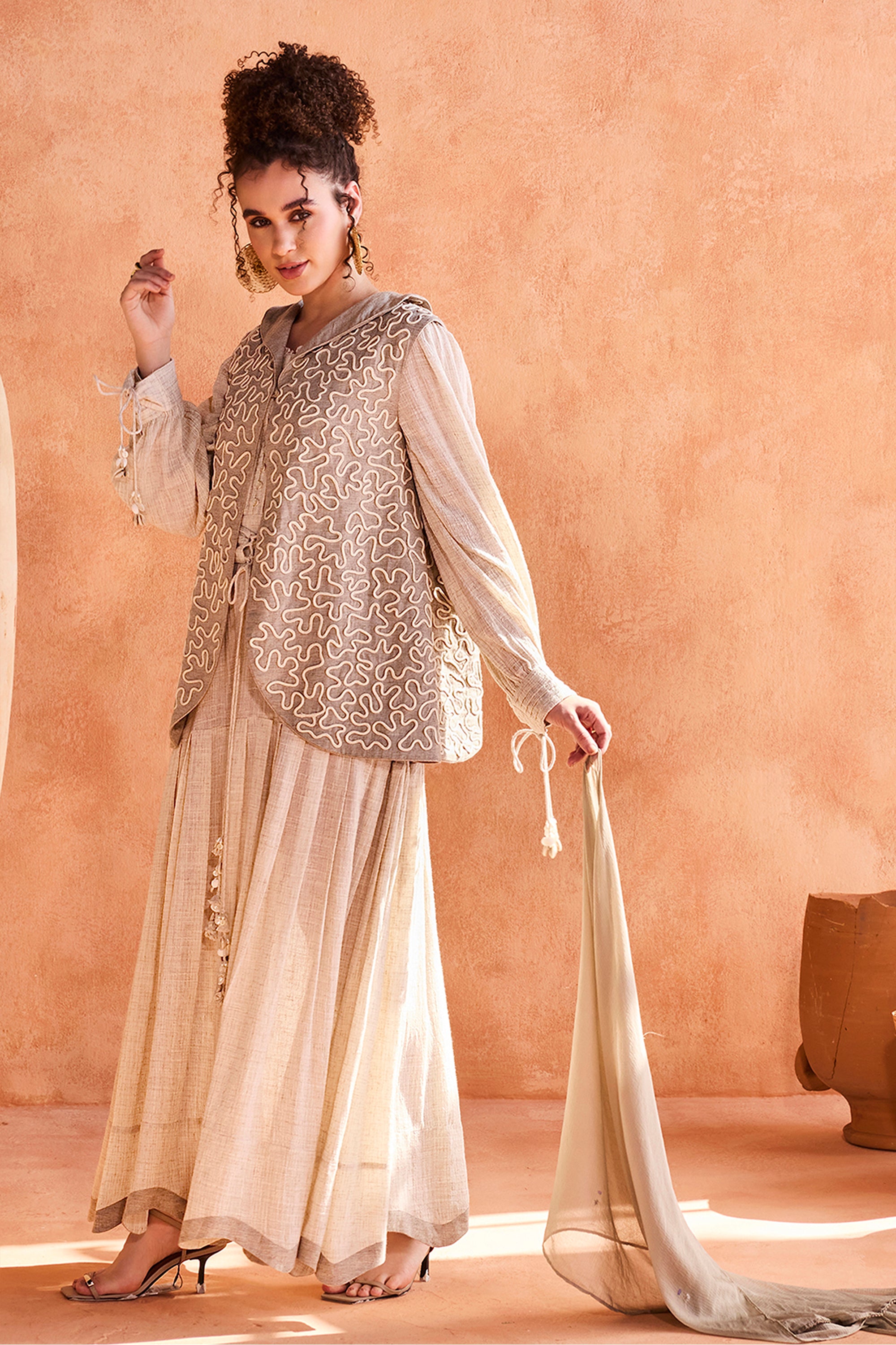 Thuraya Embroidered Jalabiya