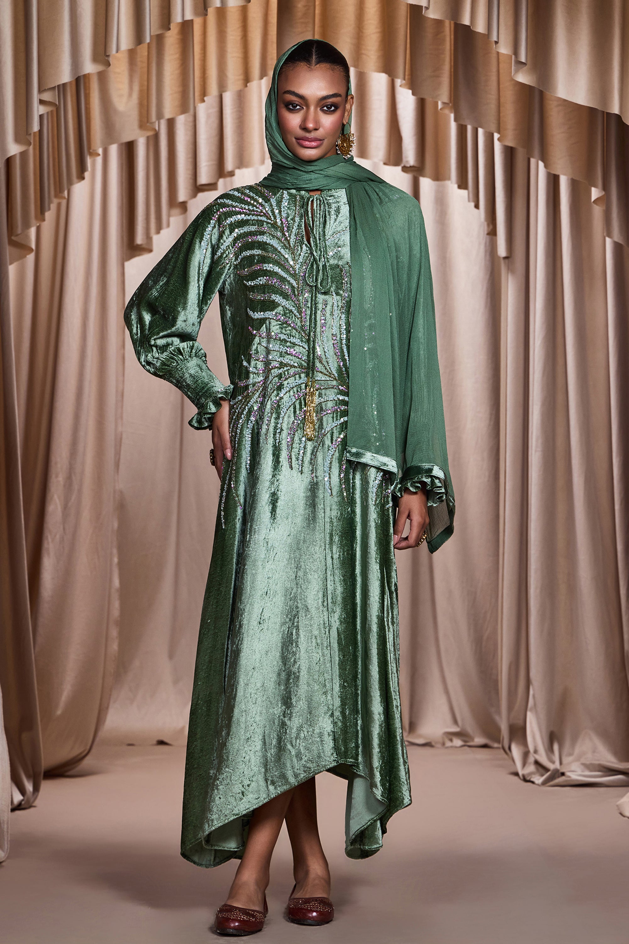 Sarrinah Embellished Jalabiya