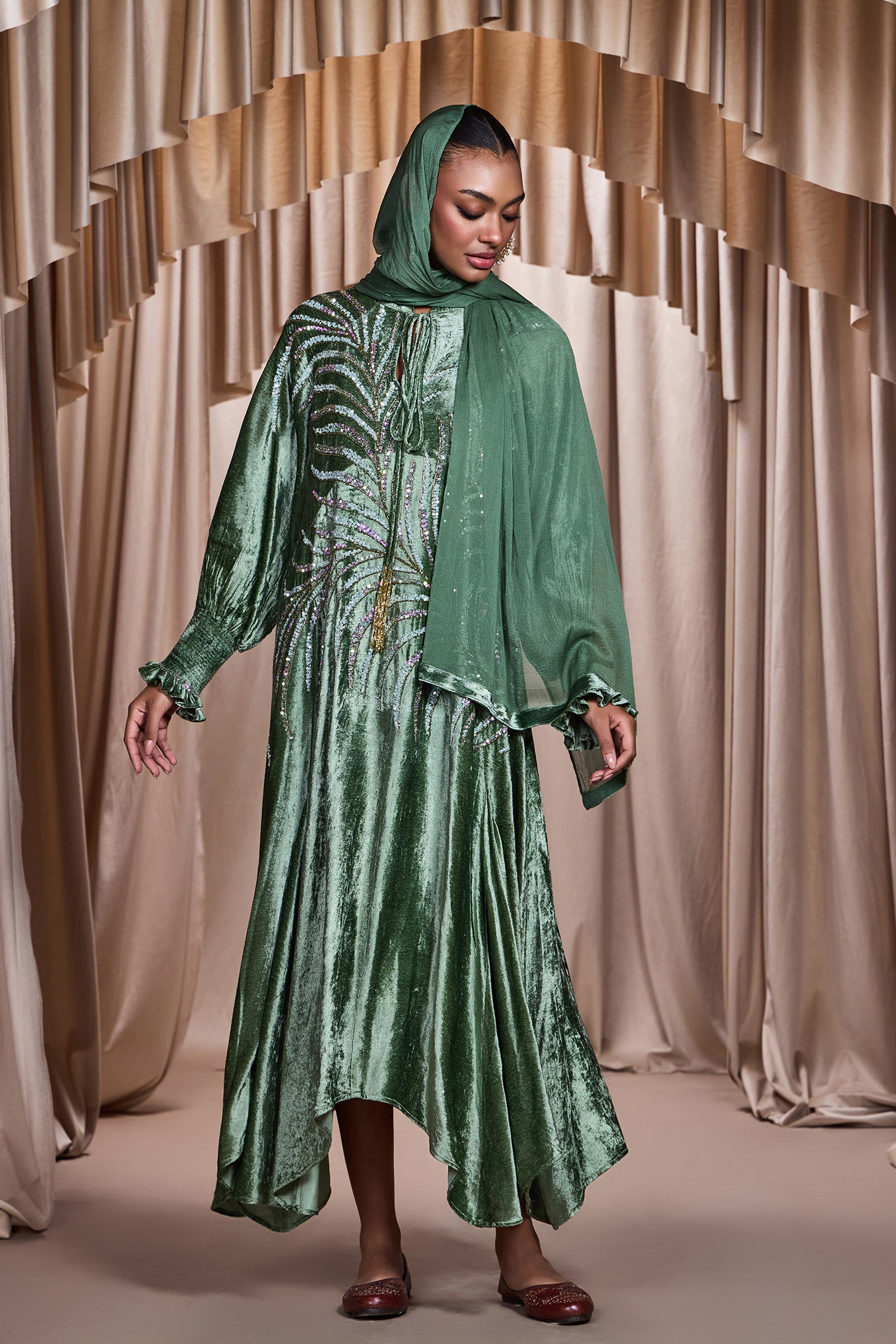 Sarrinah Embellished Jalabiya