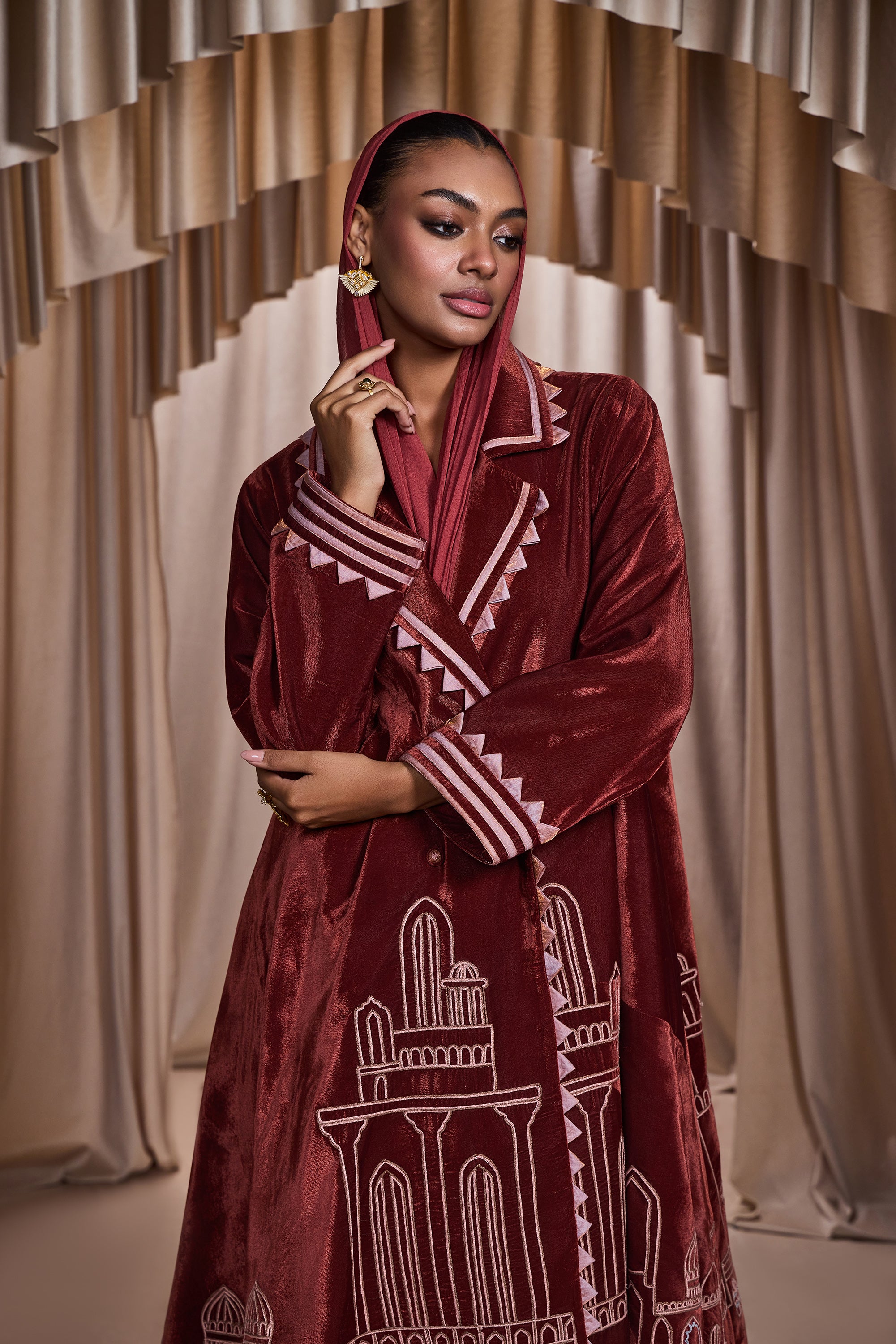 Fakhira Embroidered Short Bisht Abaya