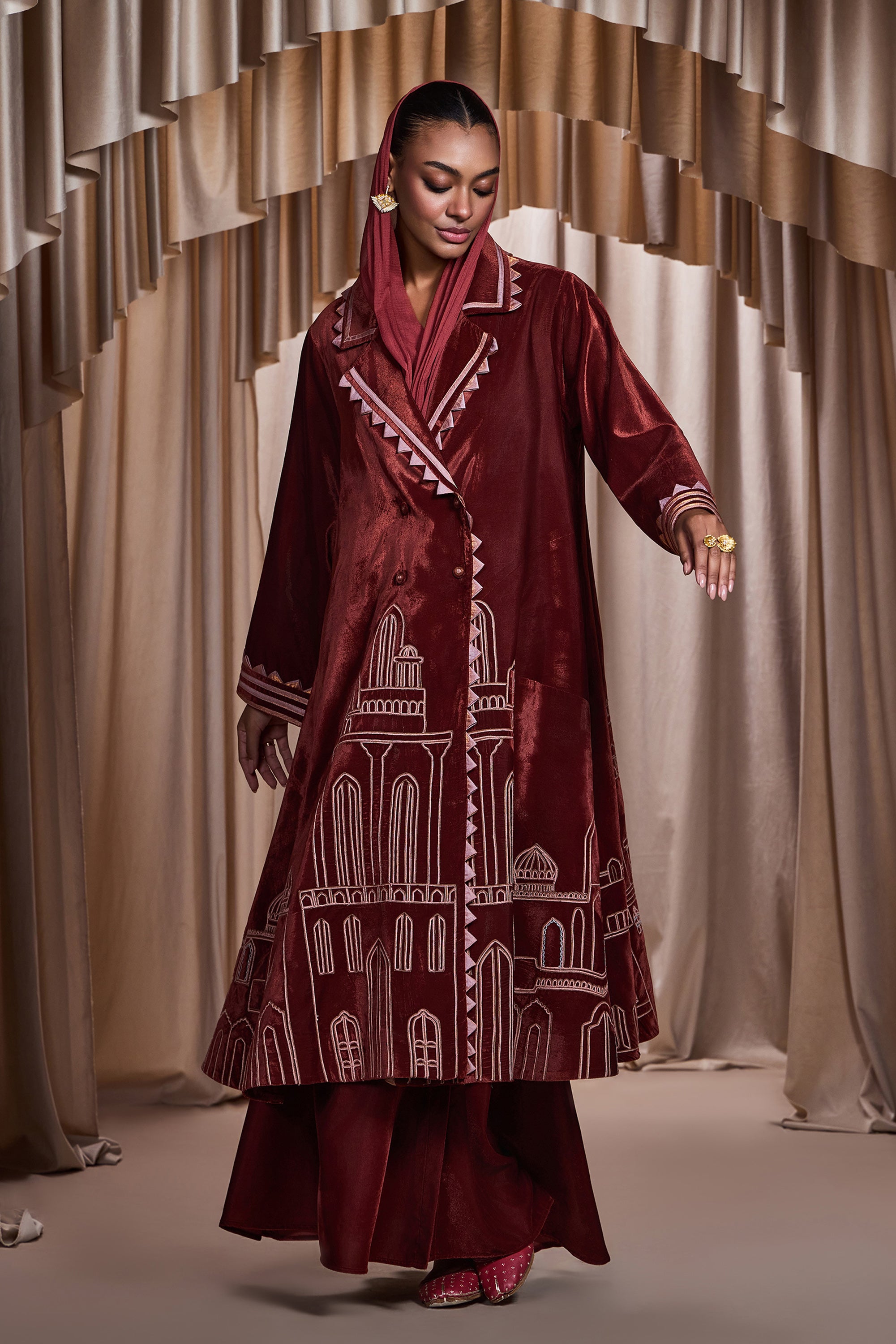 Fakhira Embroidered Short Bisht Abaya