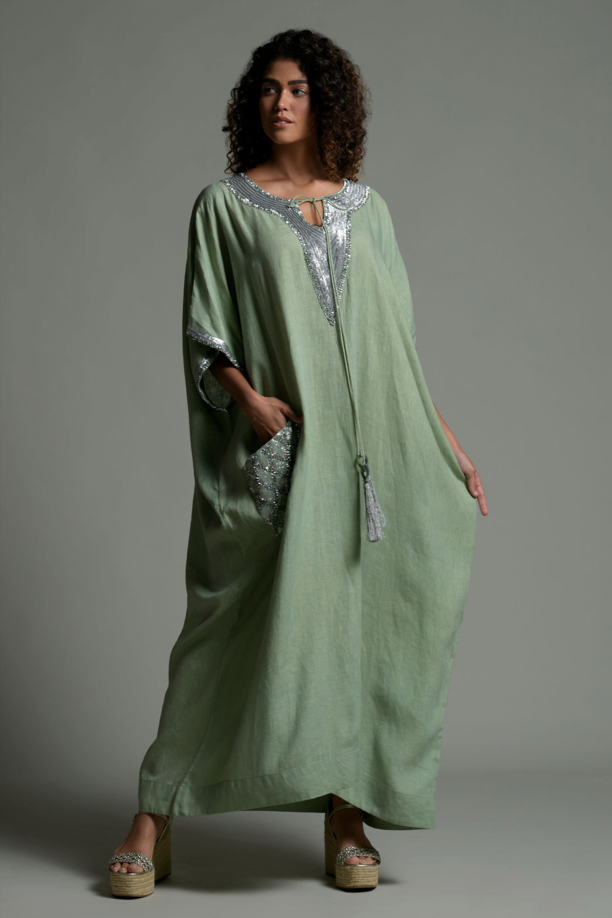 Nimrah Embellished Jalabiya & Tassel