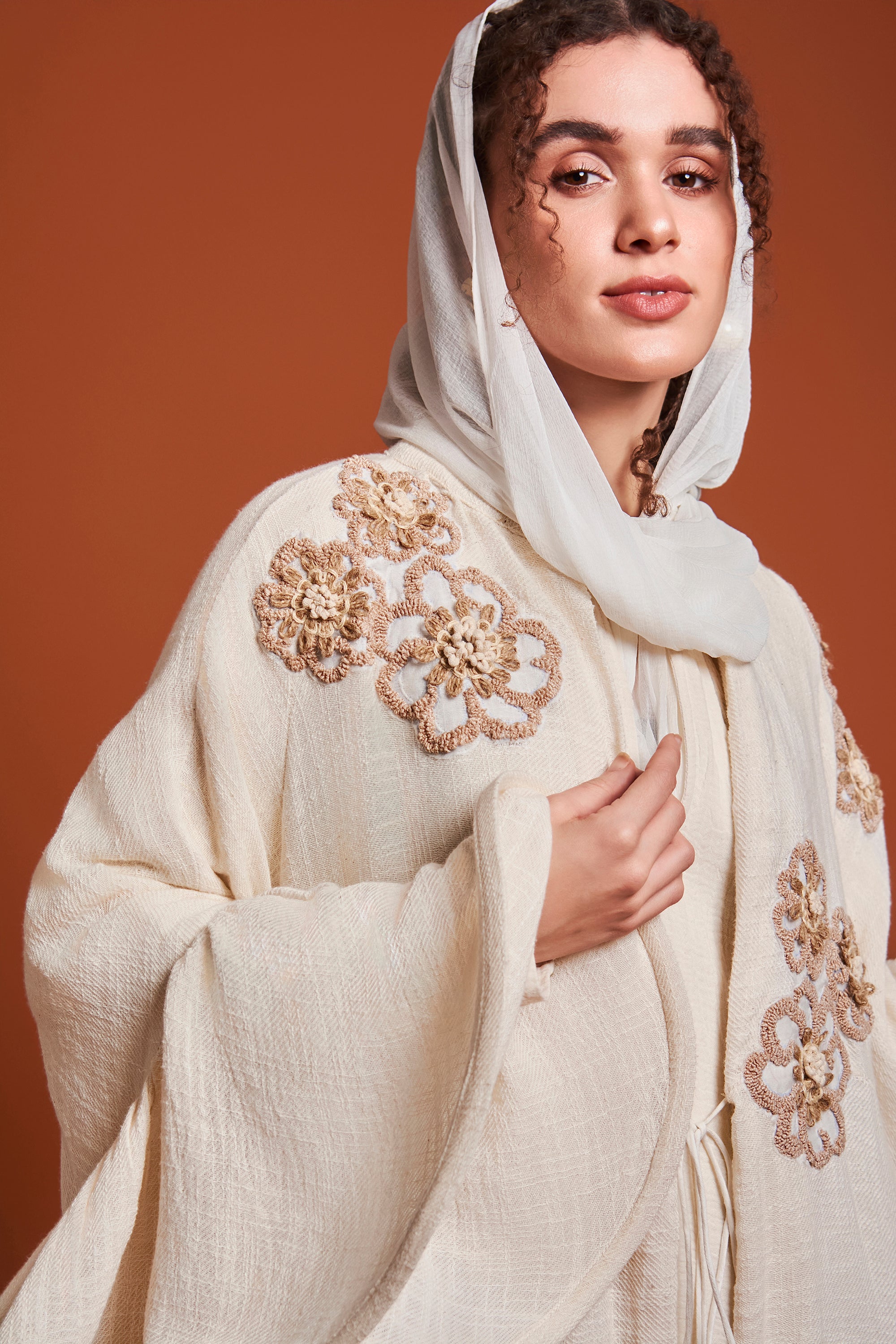 Nuria Embroidered Cape & Jalabiya