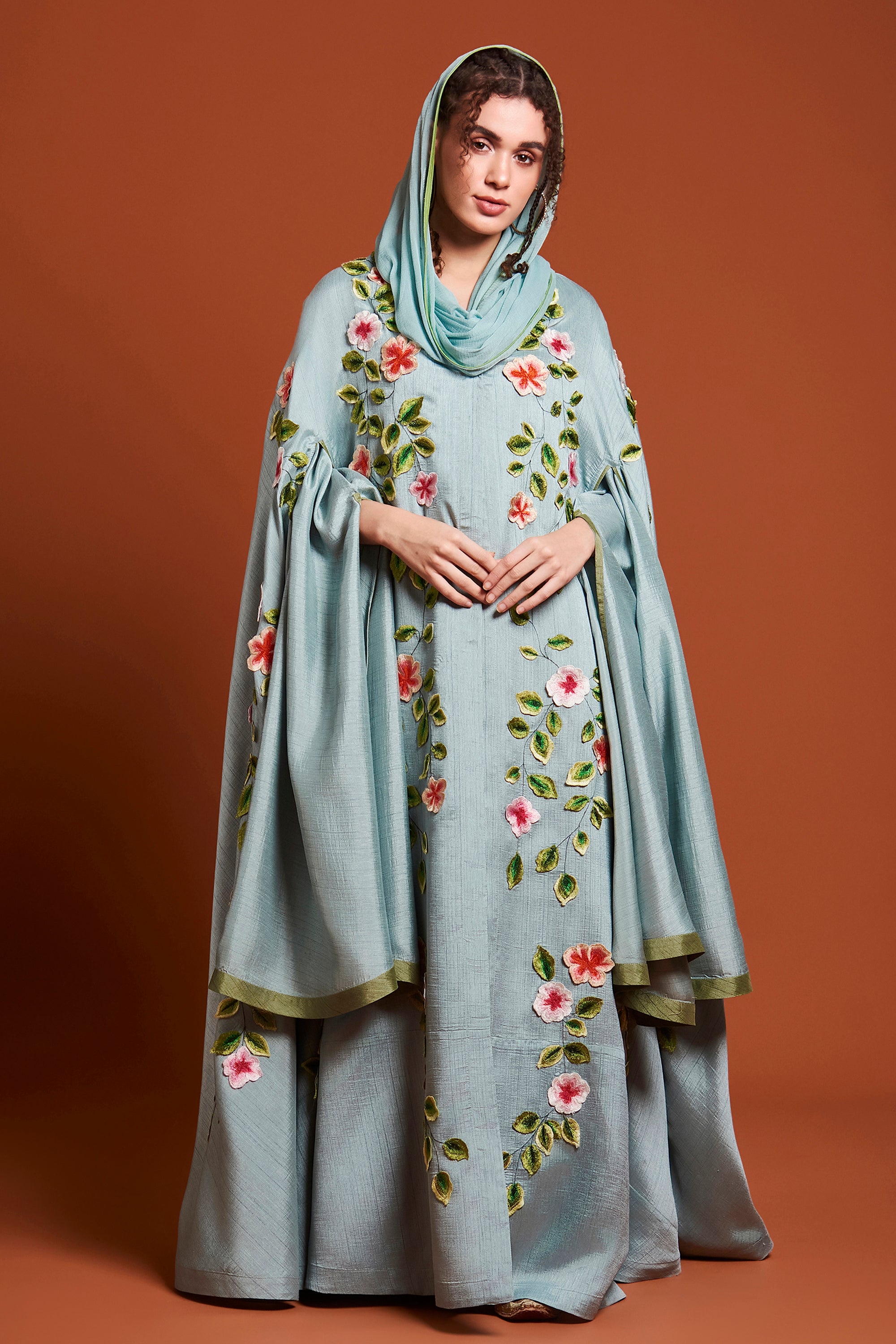 Omaima Embroidered Cape & Jalabiya