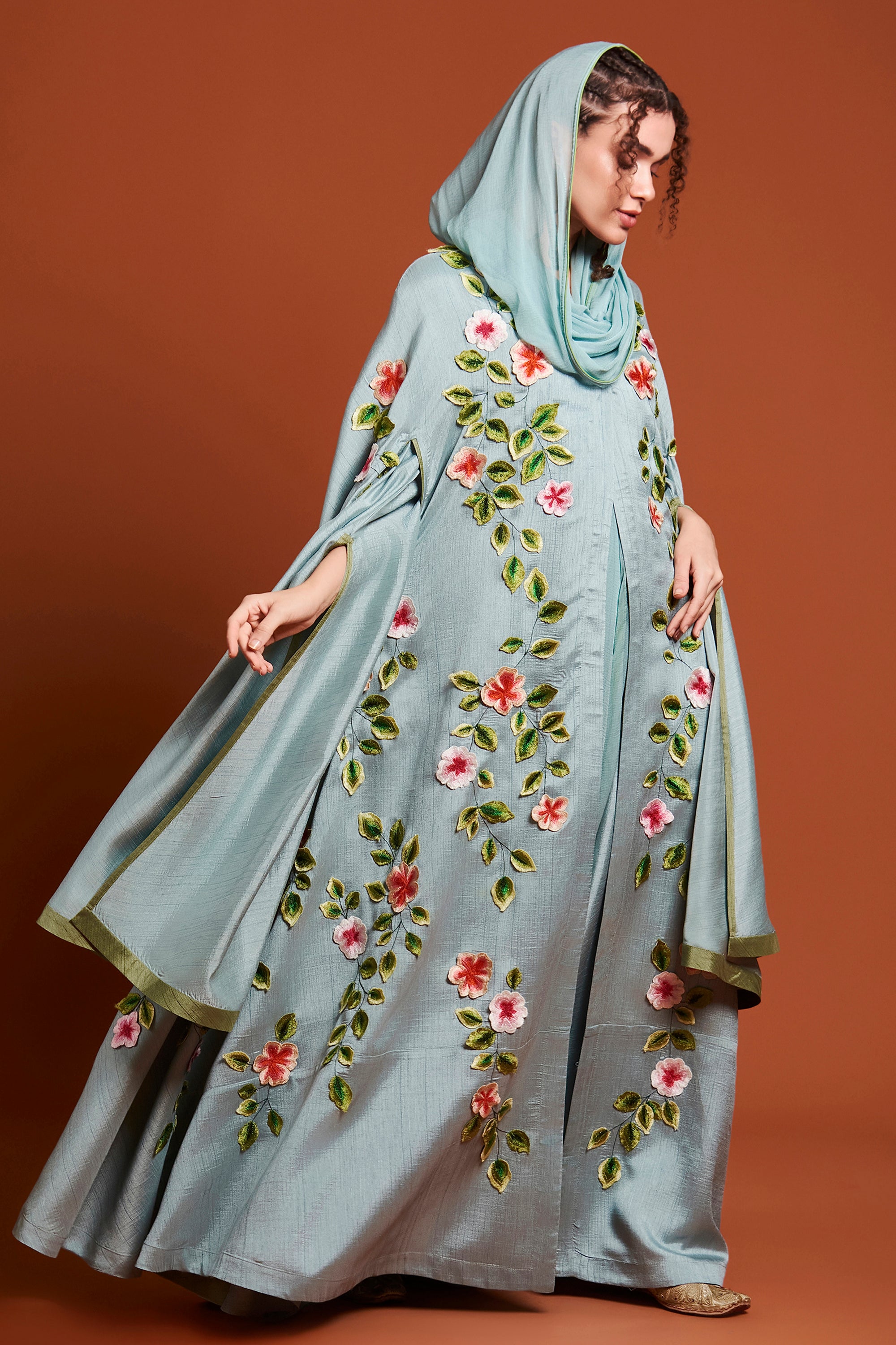 Omaima Embroidered Cape & Jalabiya