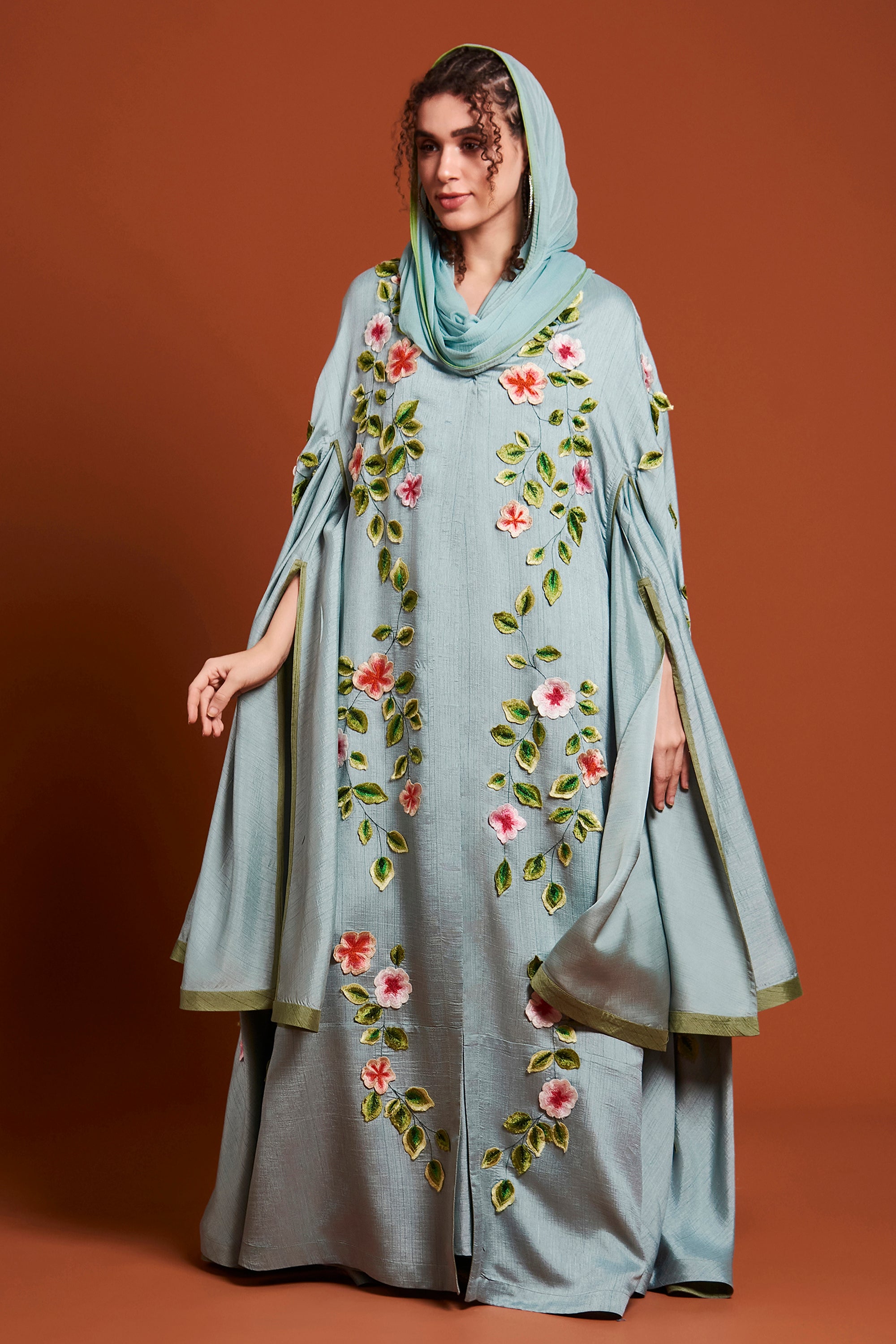 Omaima Embroidered Cape & Jalabiya