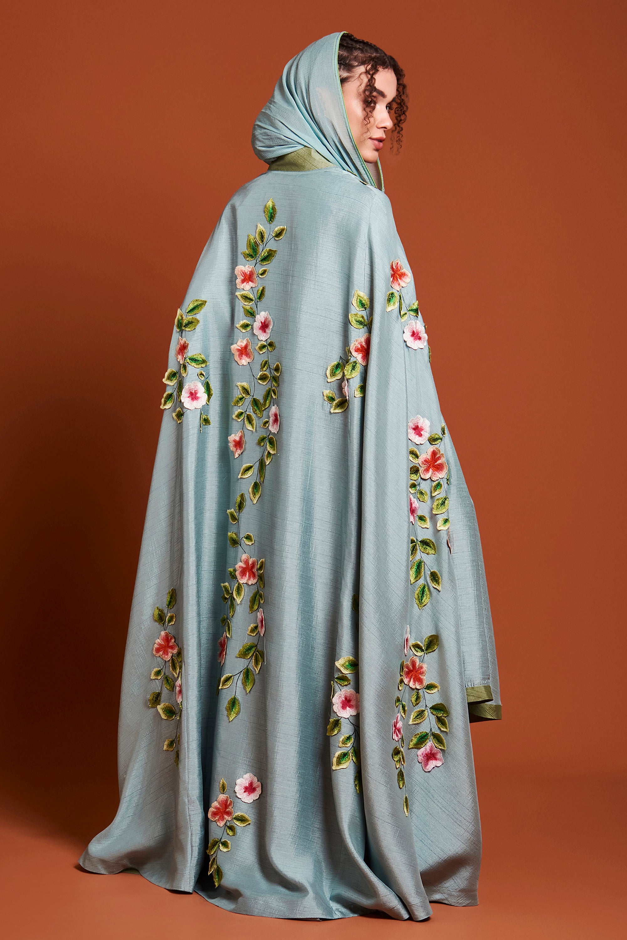 Omaima Embroidered Cape & Jalabiya