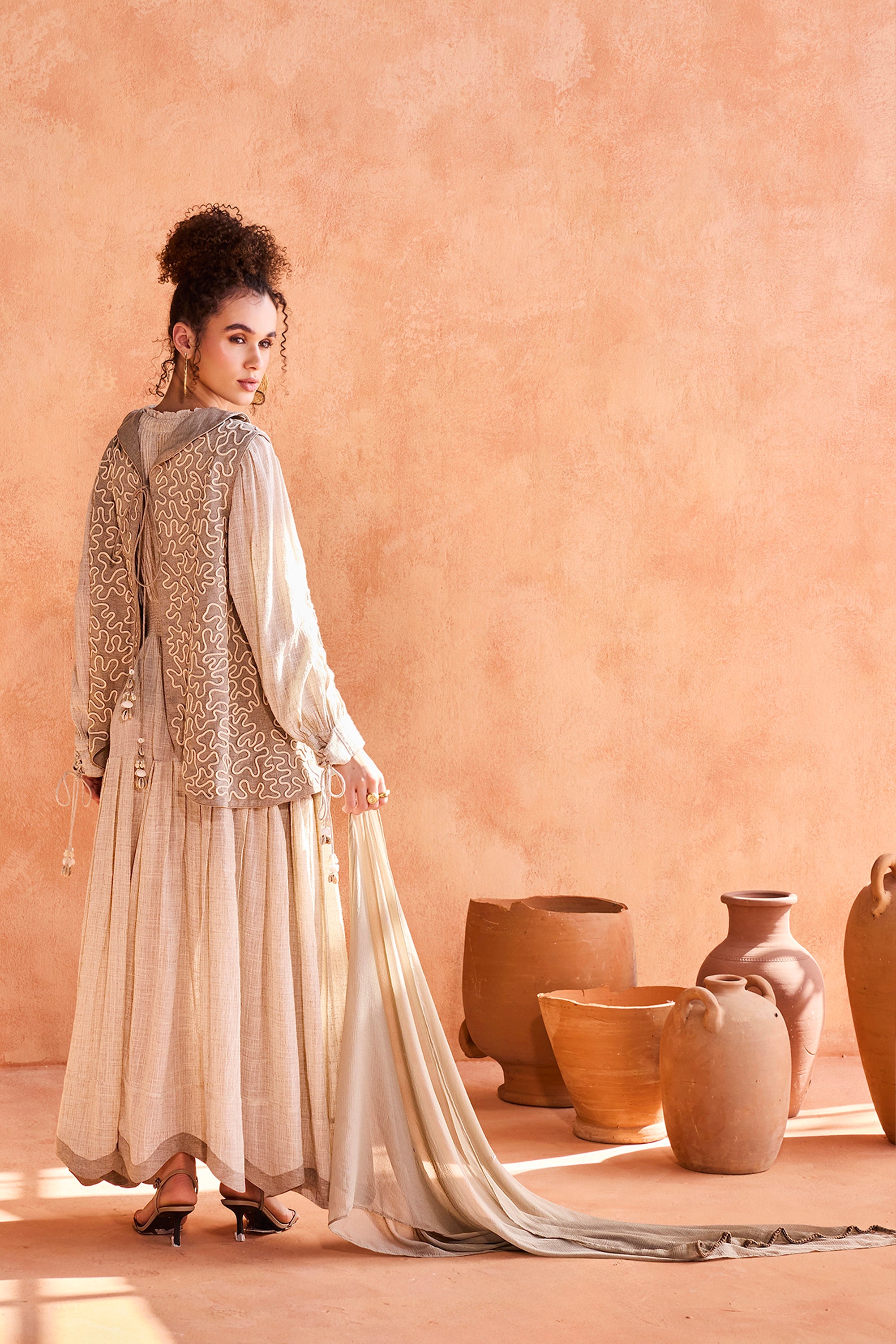 Thuraya Embroidered Jalabiya