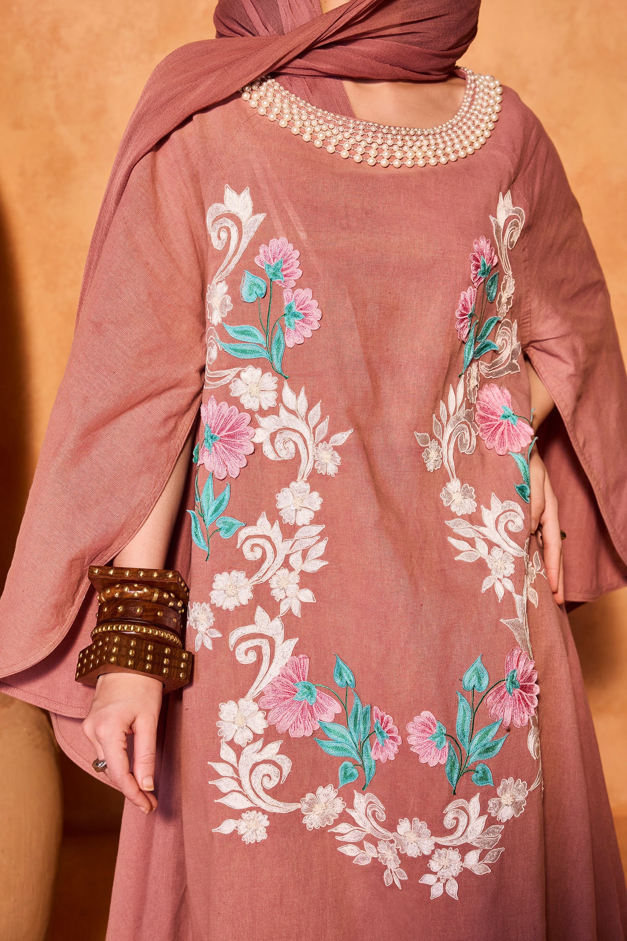 Manar Embroidered Jalabiya