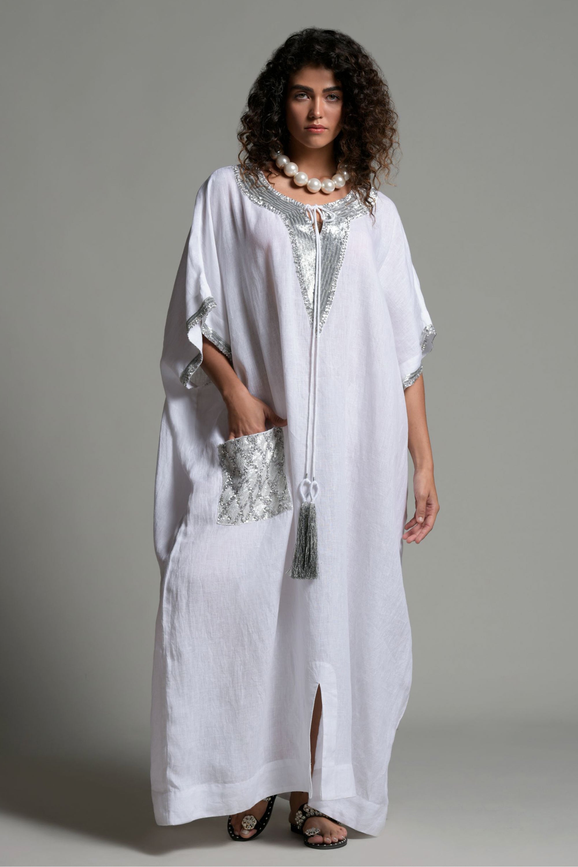 Shammi Embellished Jalabiya & Tassel