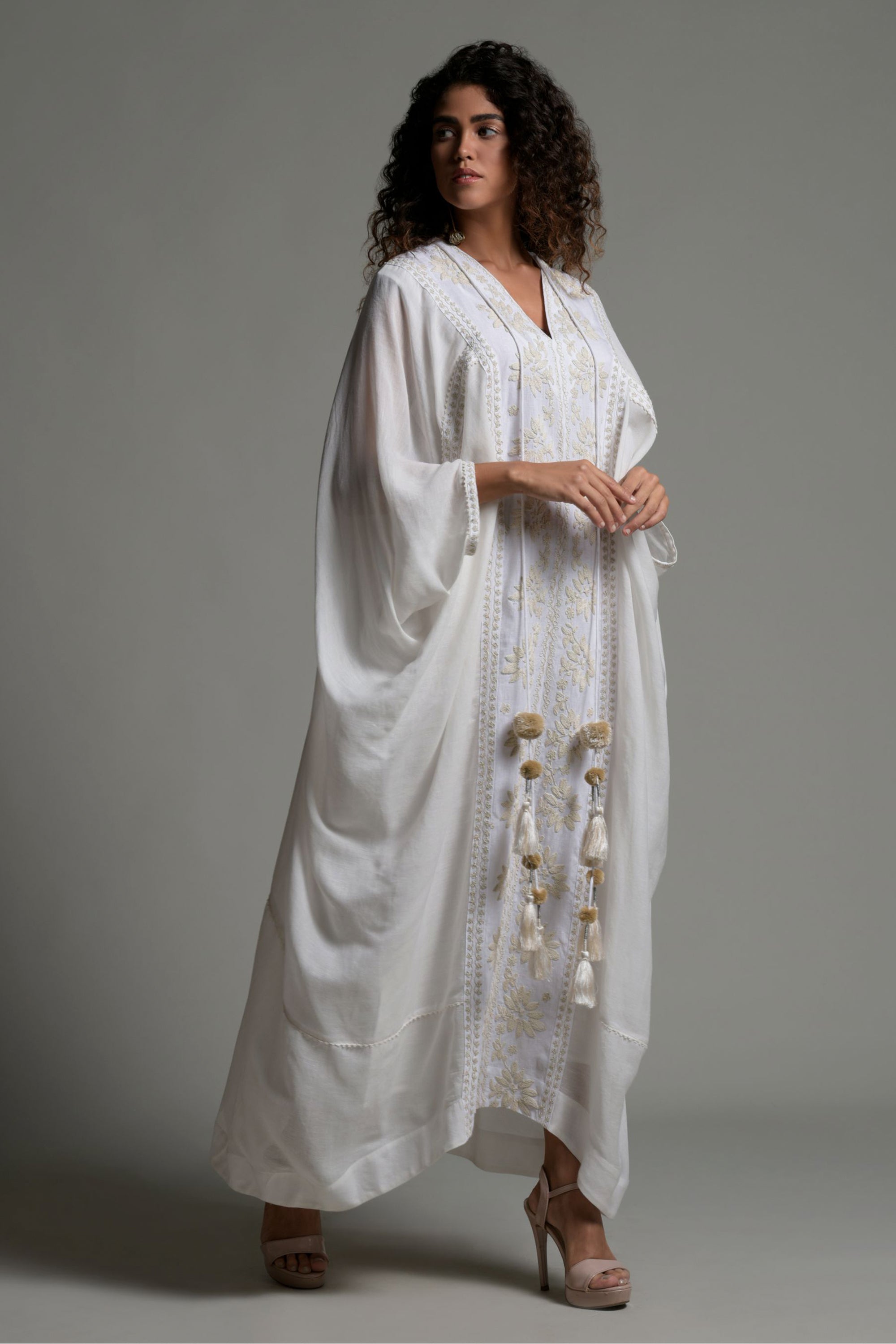 Nafeeza Embroidered Jalabiya with Inner Cotton Cami