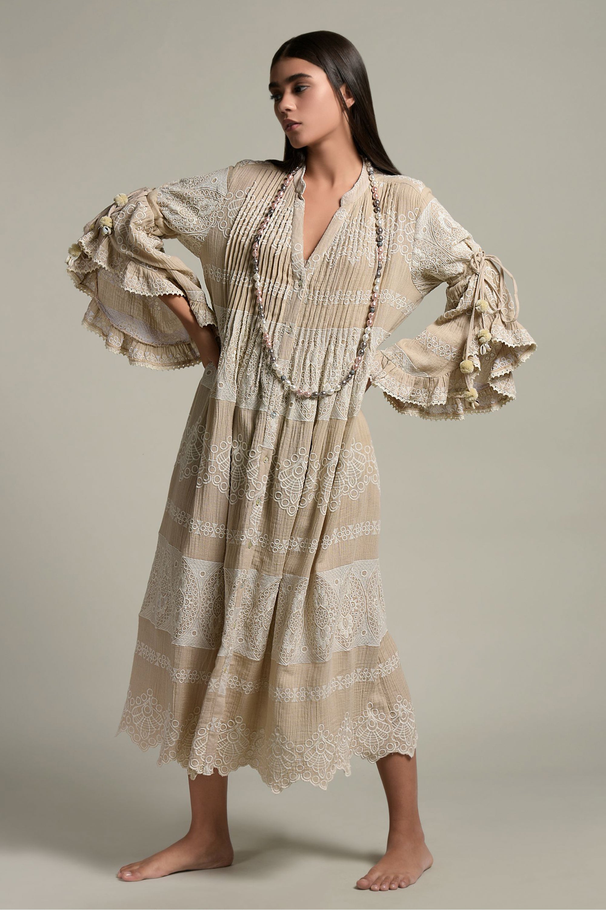 Ruhaani Embroidered Long Jalabiya