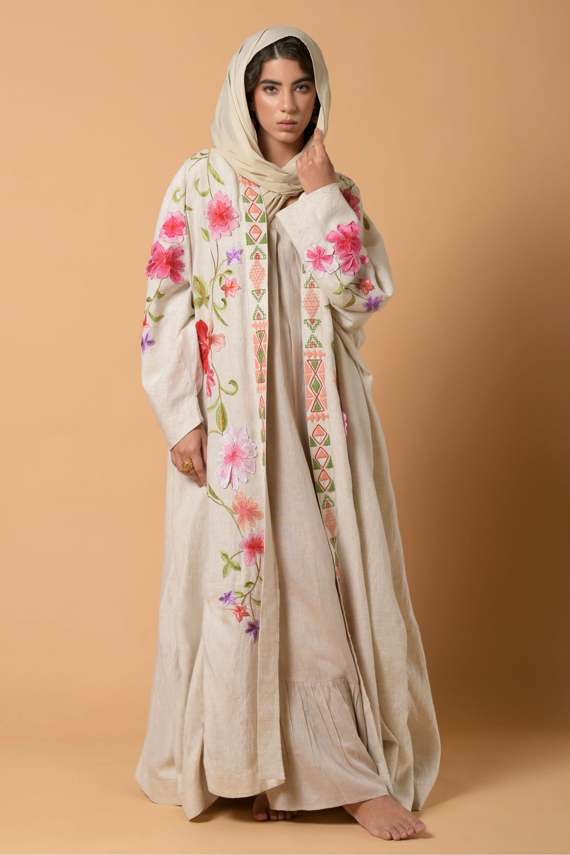 Heena Sable Et Fleurs Abaya