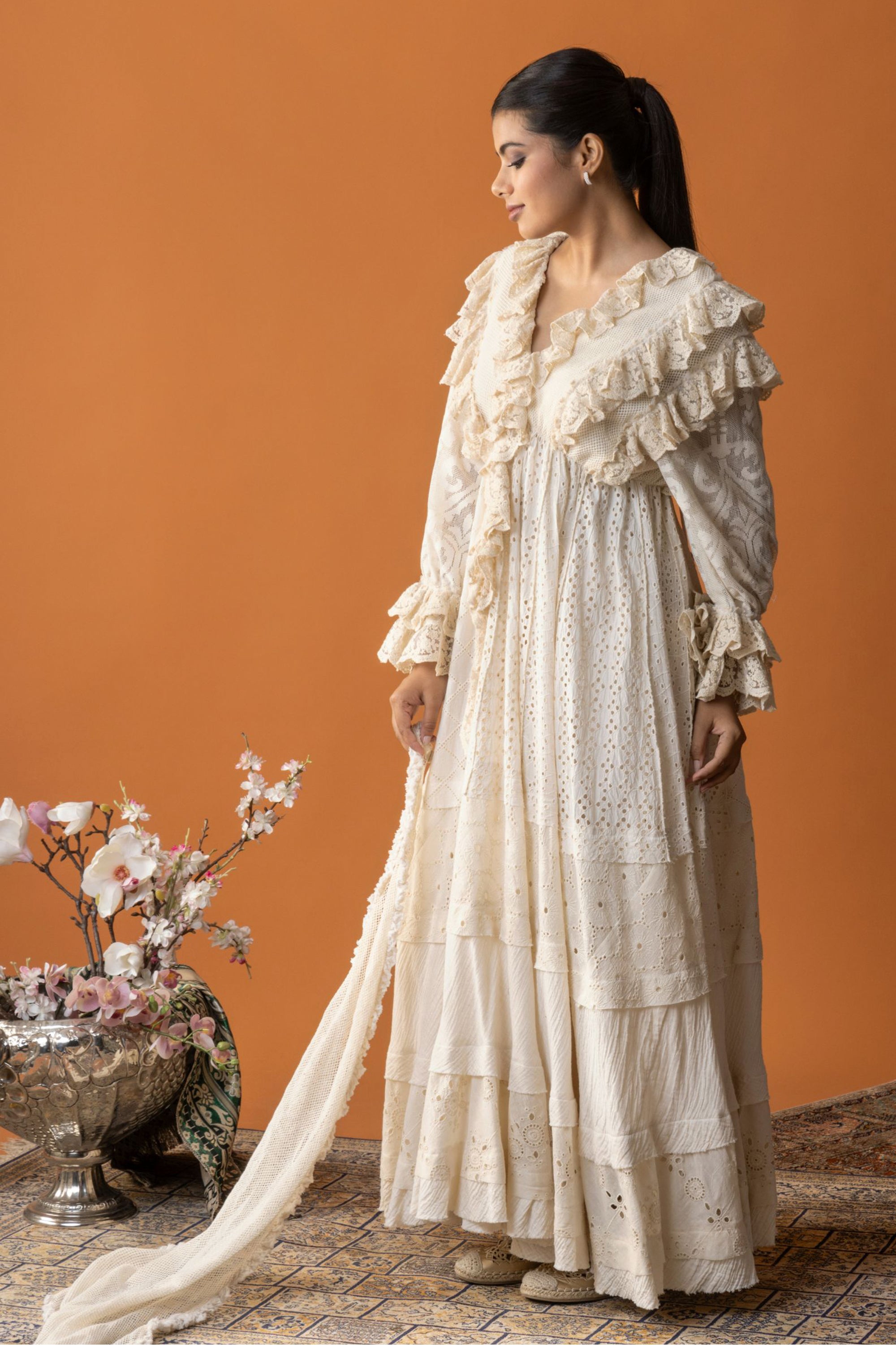 Manijeh Embroidered Jalabiya