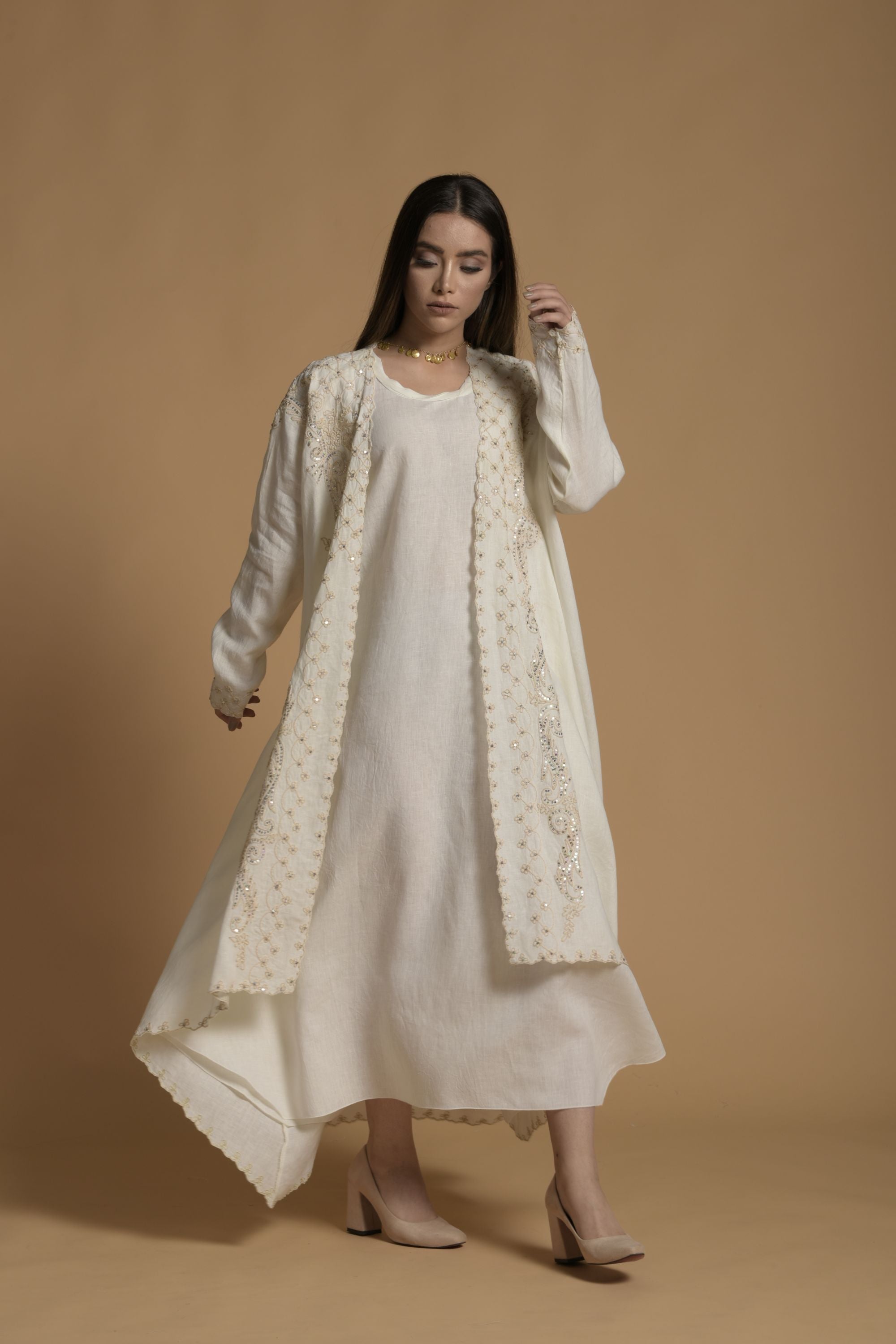 Parisa Bisht with Jalabiya