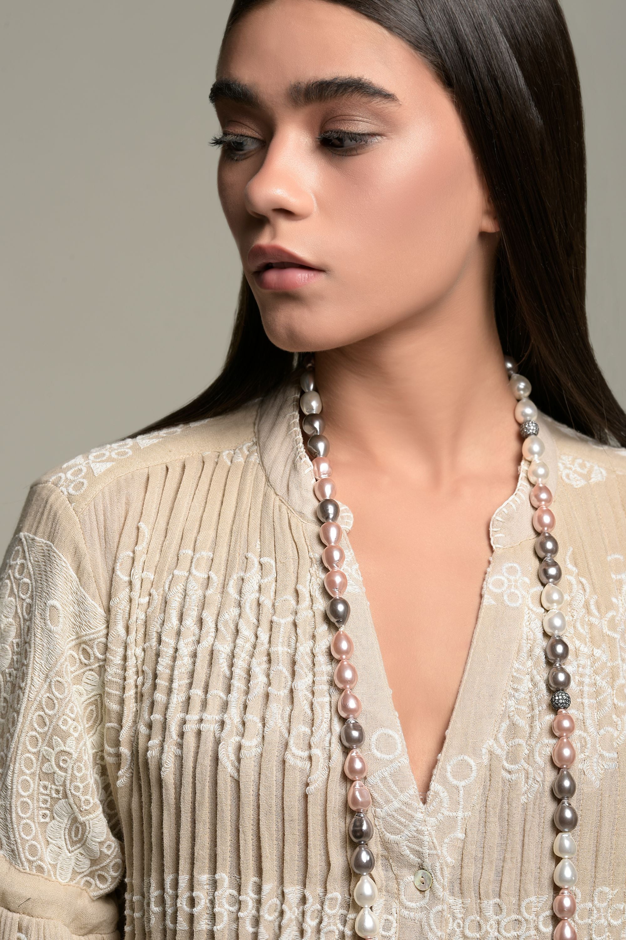 Ruhaani Embroidered Long Jalabiya