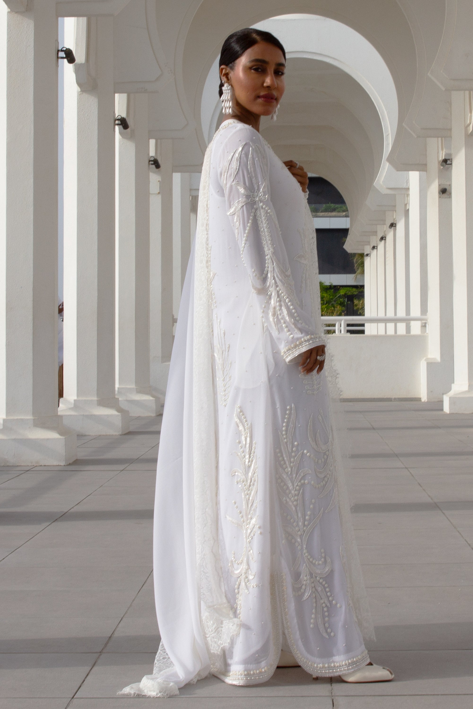 Zaylan Embellishment Jalabiya with Long Trail Dusala