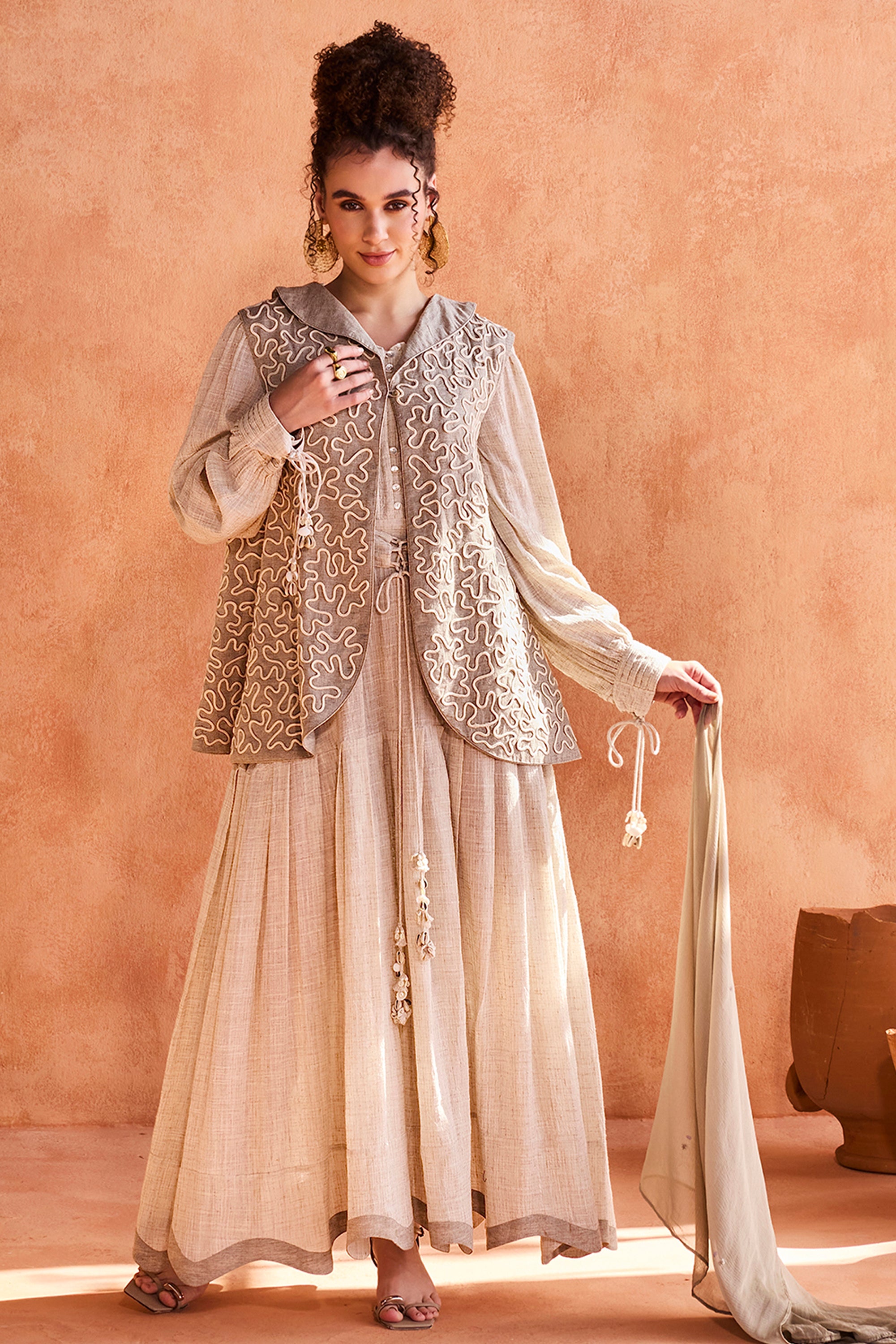 Thuraya Embroidered Jalabiya