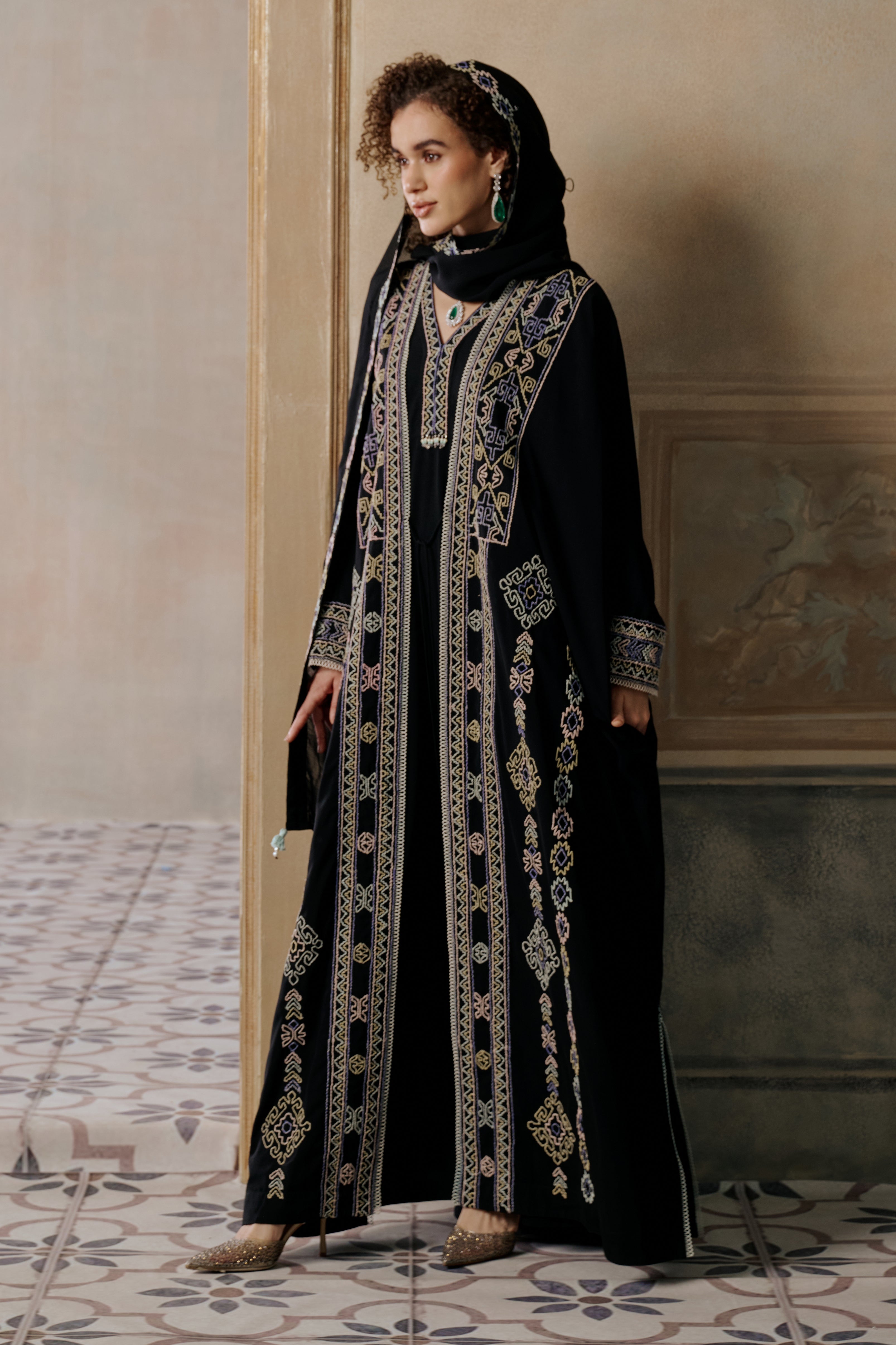 Zunnoor Embroidered Abaya