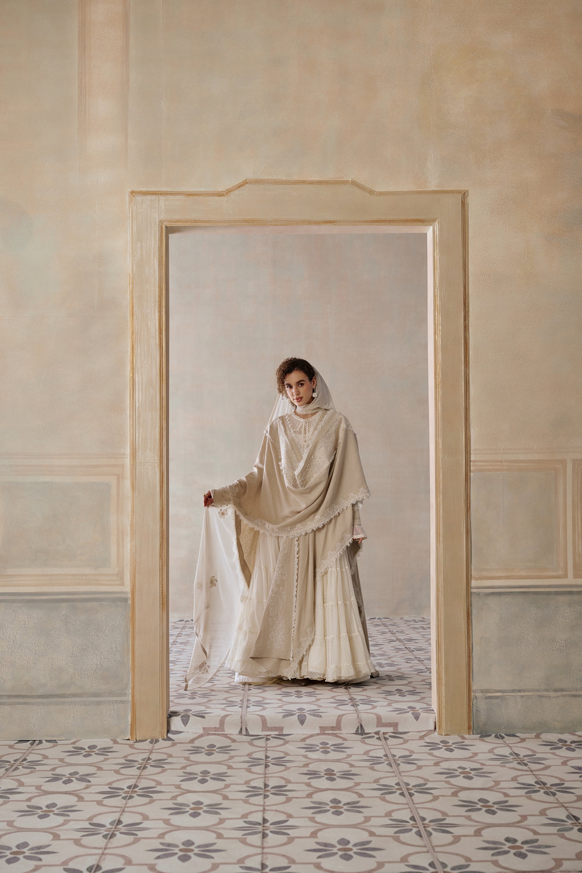 Aula Embroidered Cape Sets