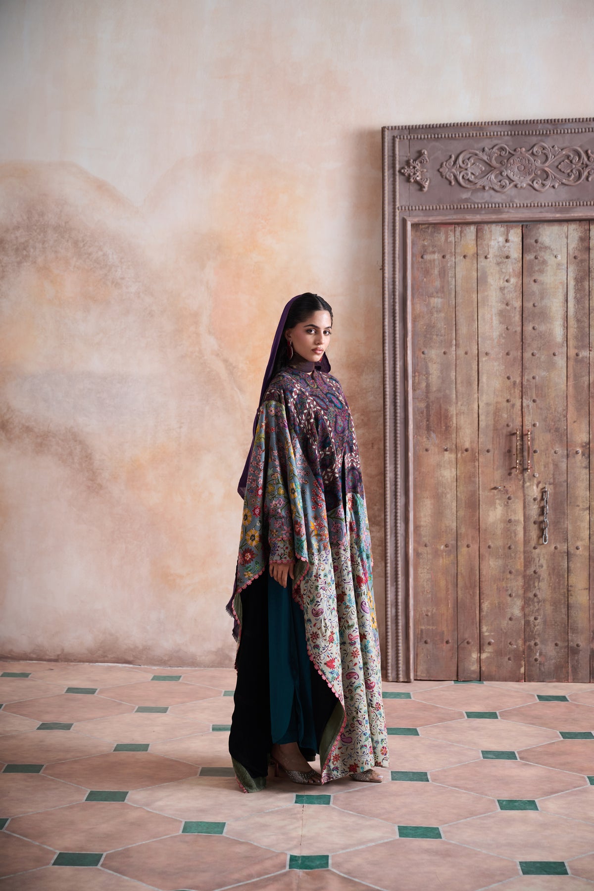 Nisreen Embroidered Abaya Cape Set