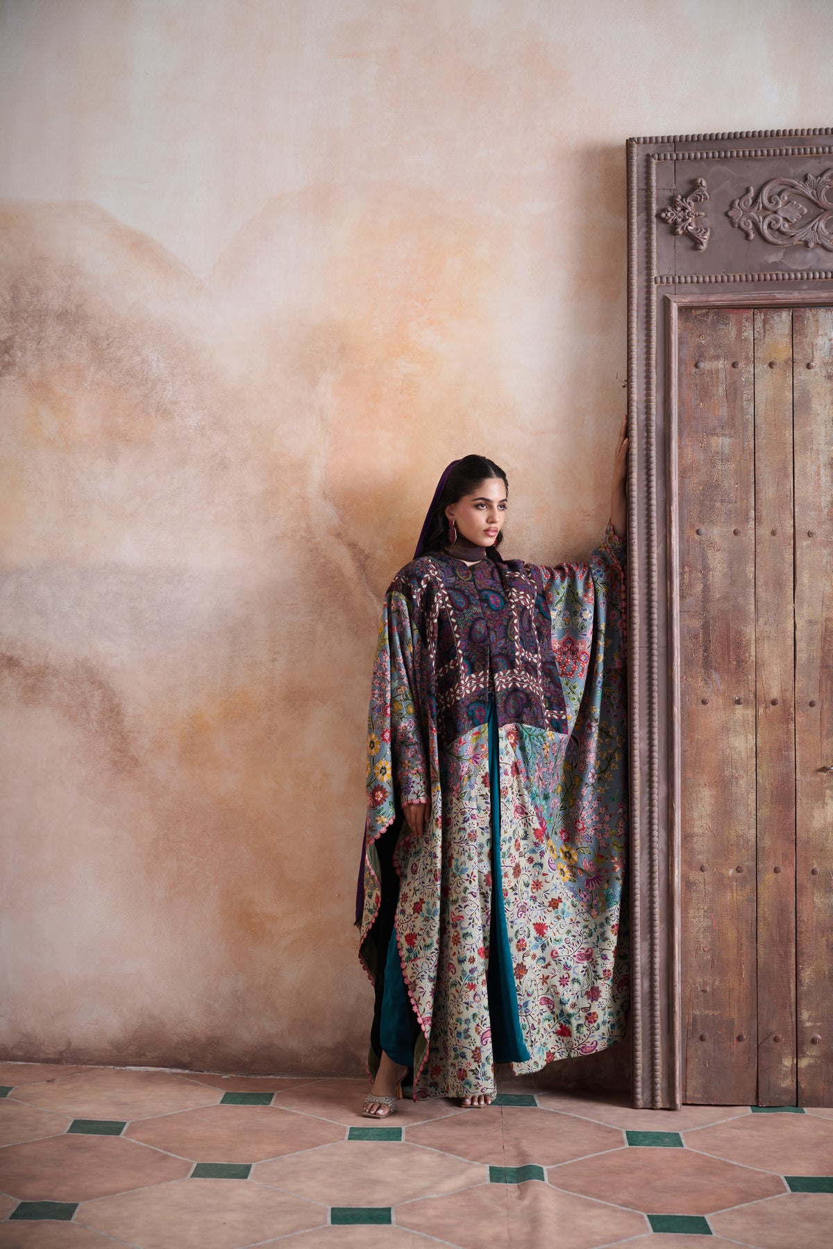 Nisreen Embroidered Abaya Cape Set