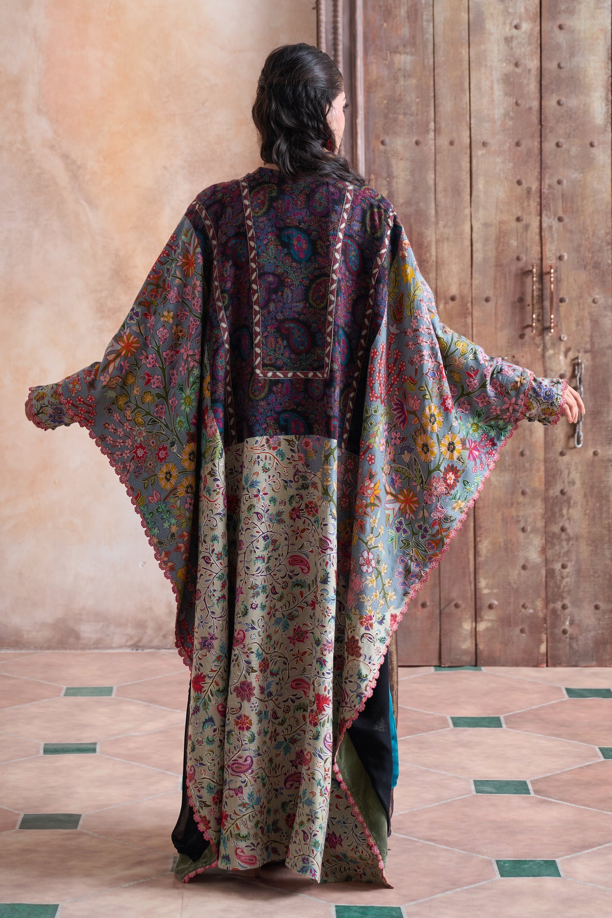 Nisreen Embroidered Abaya Cape Set