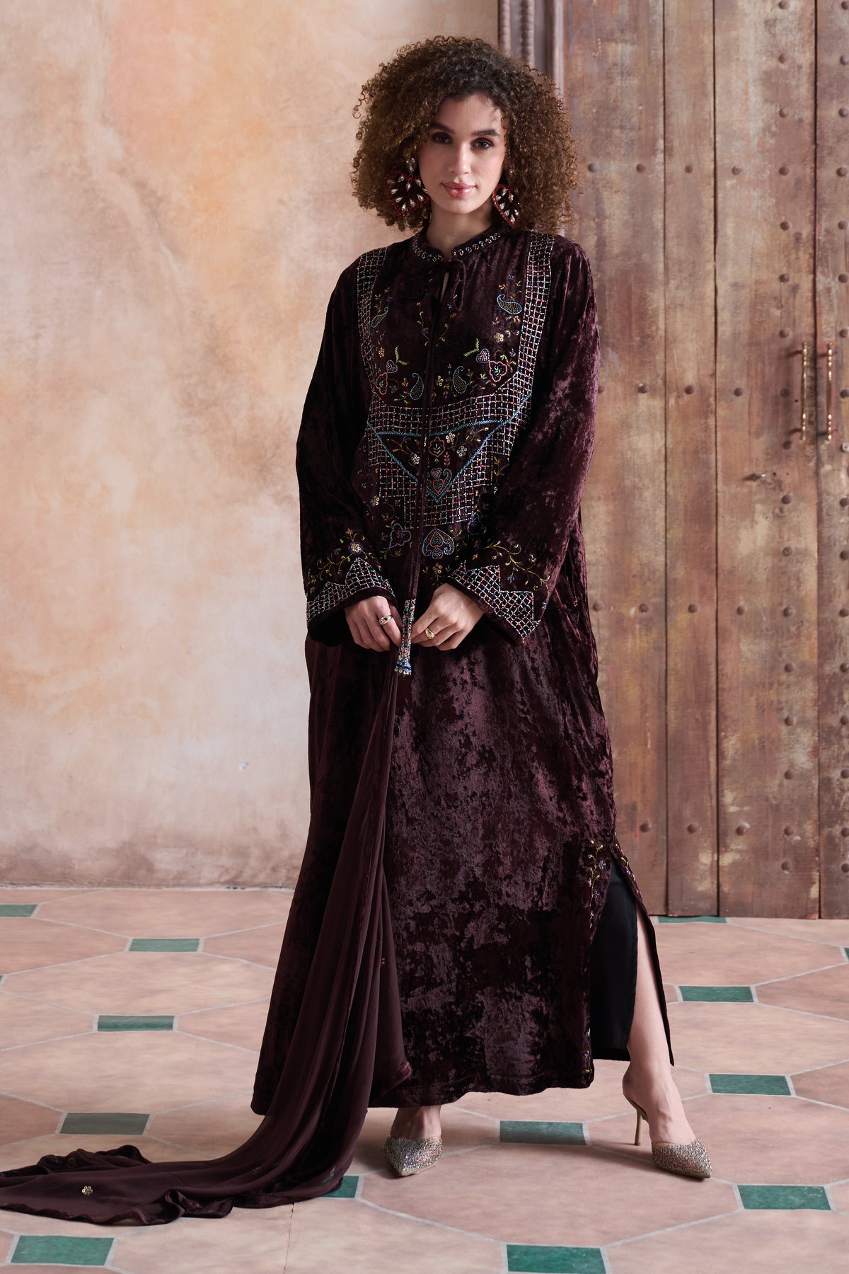 Nairaiya Embellished Jalabiya