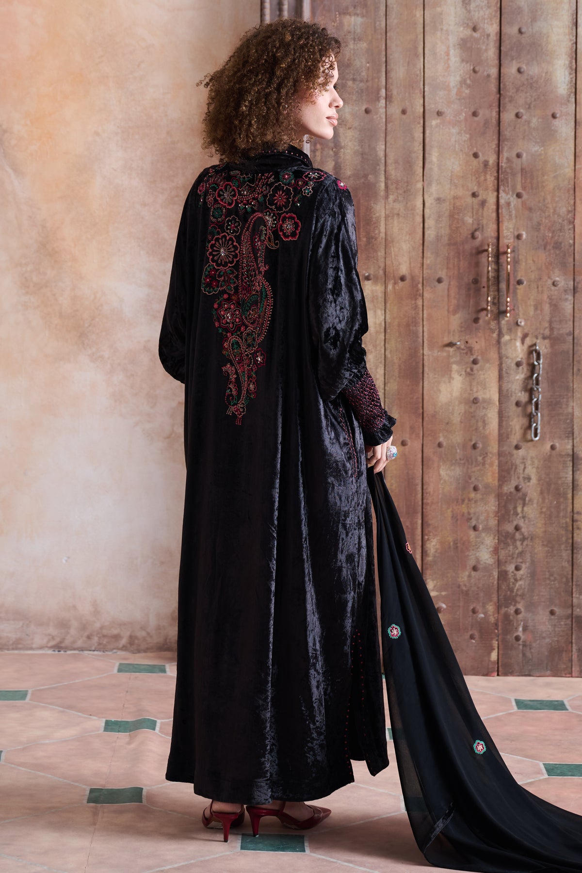 Zaizena Embroidered Jalabiya with Embellishment