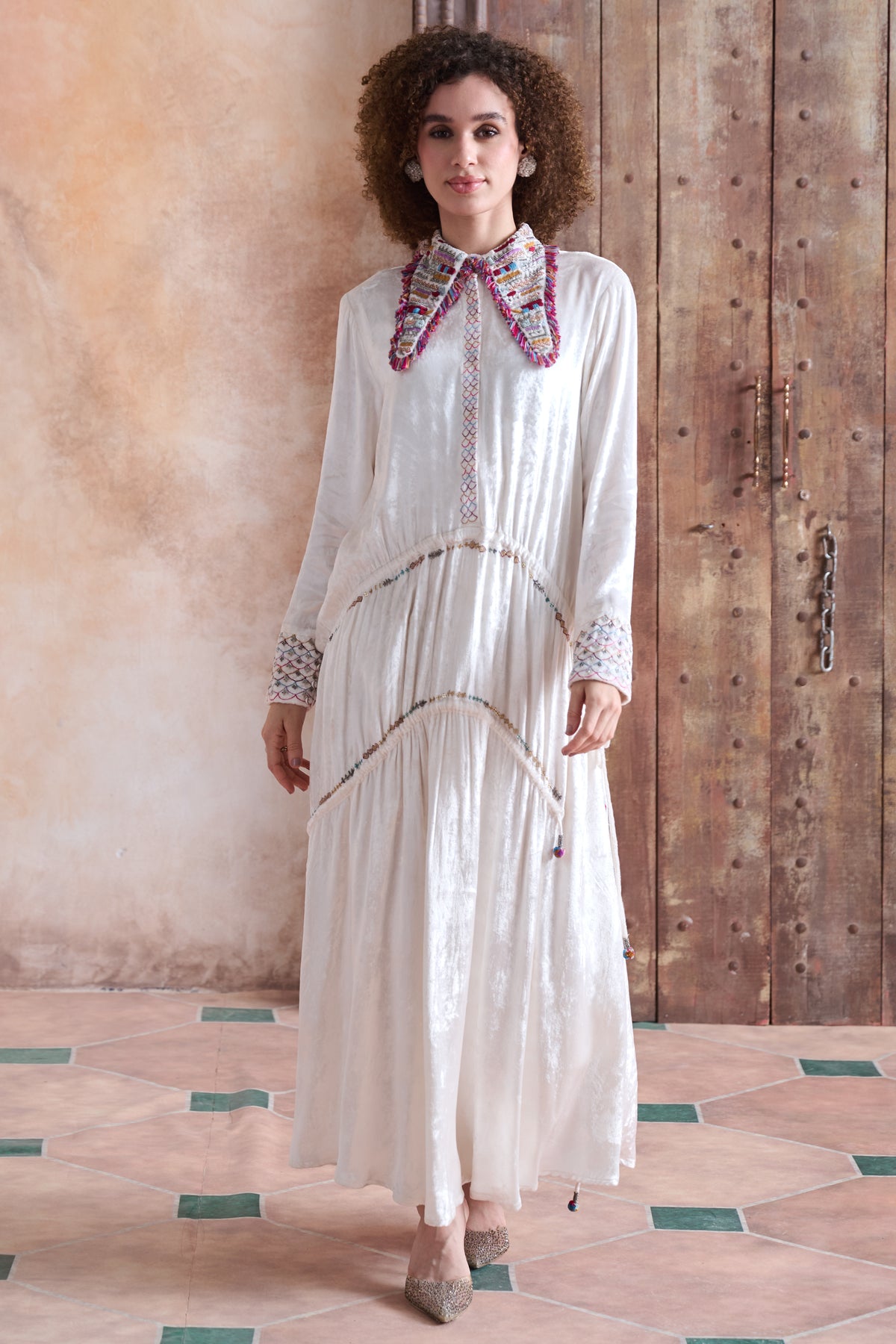Sukaina Embroidered Jalabiya with Embellishment