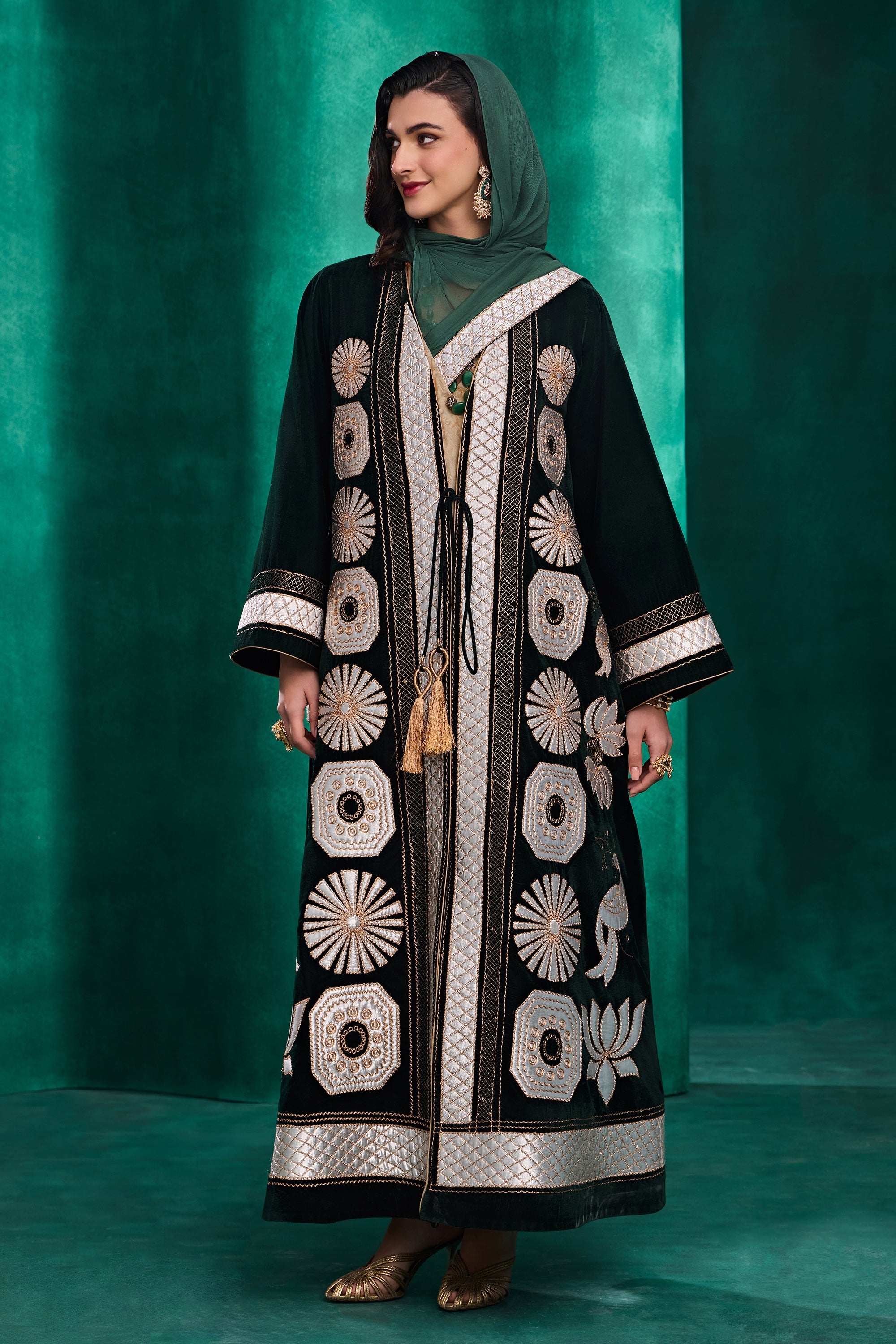 Eshraq Applique Embroidered Abaya