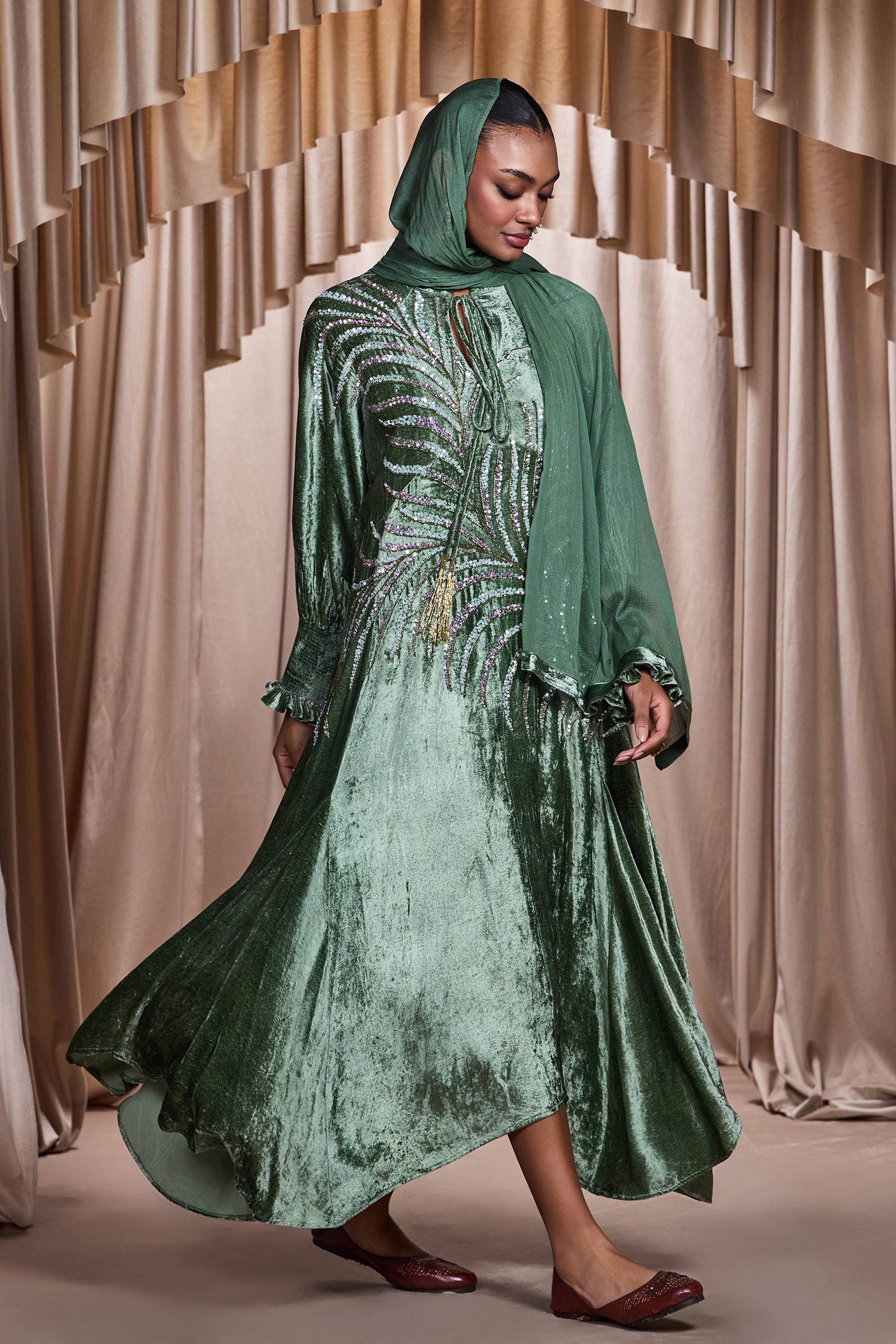 Sarrinah Embellished Jalabiya