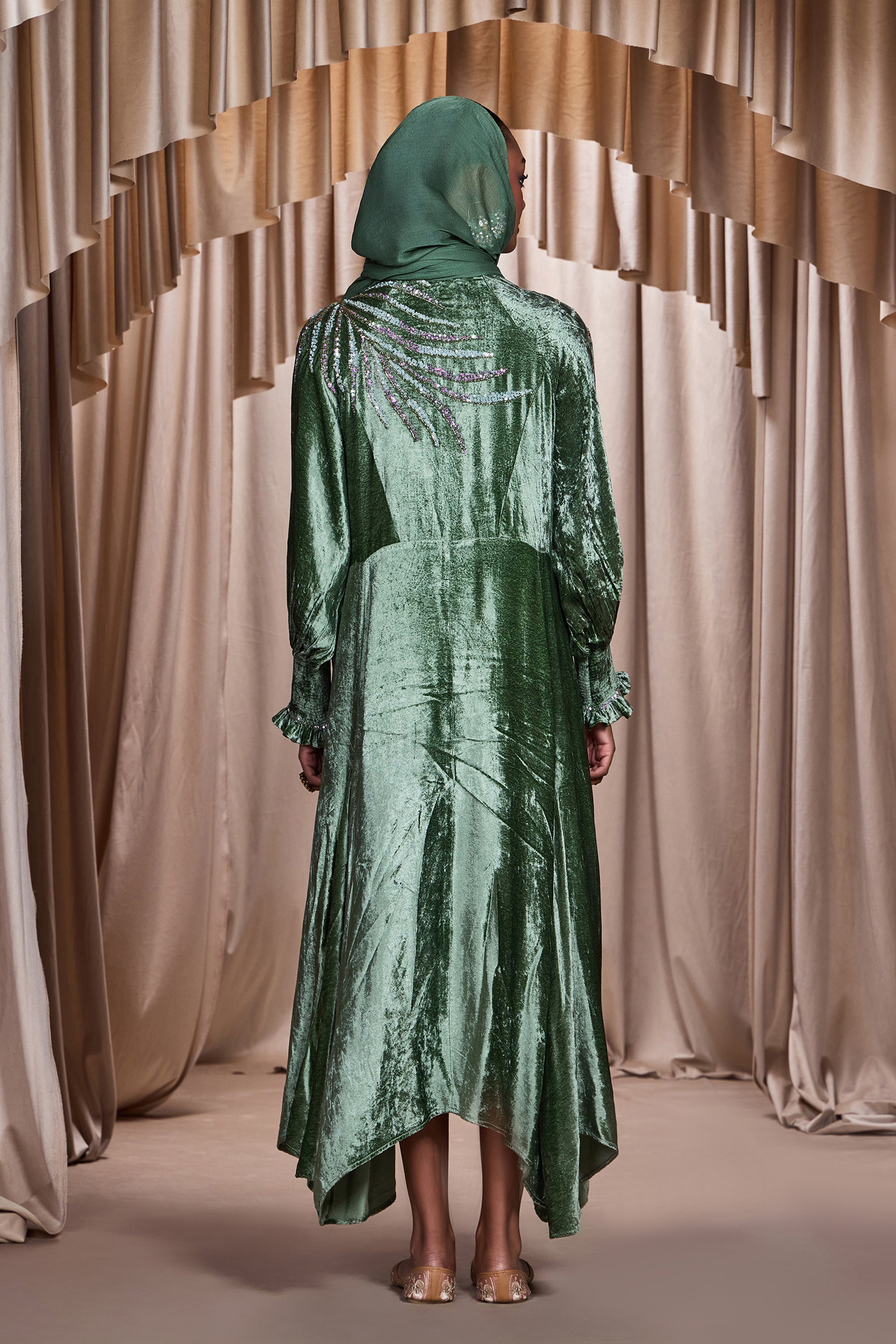 Sarrinah Embellished Jalabiya