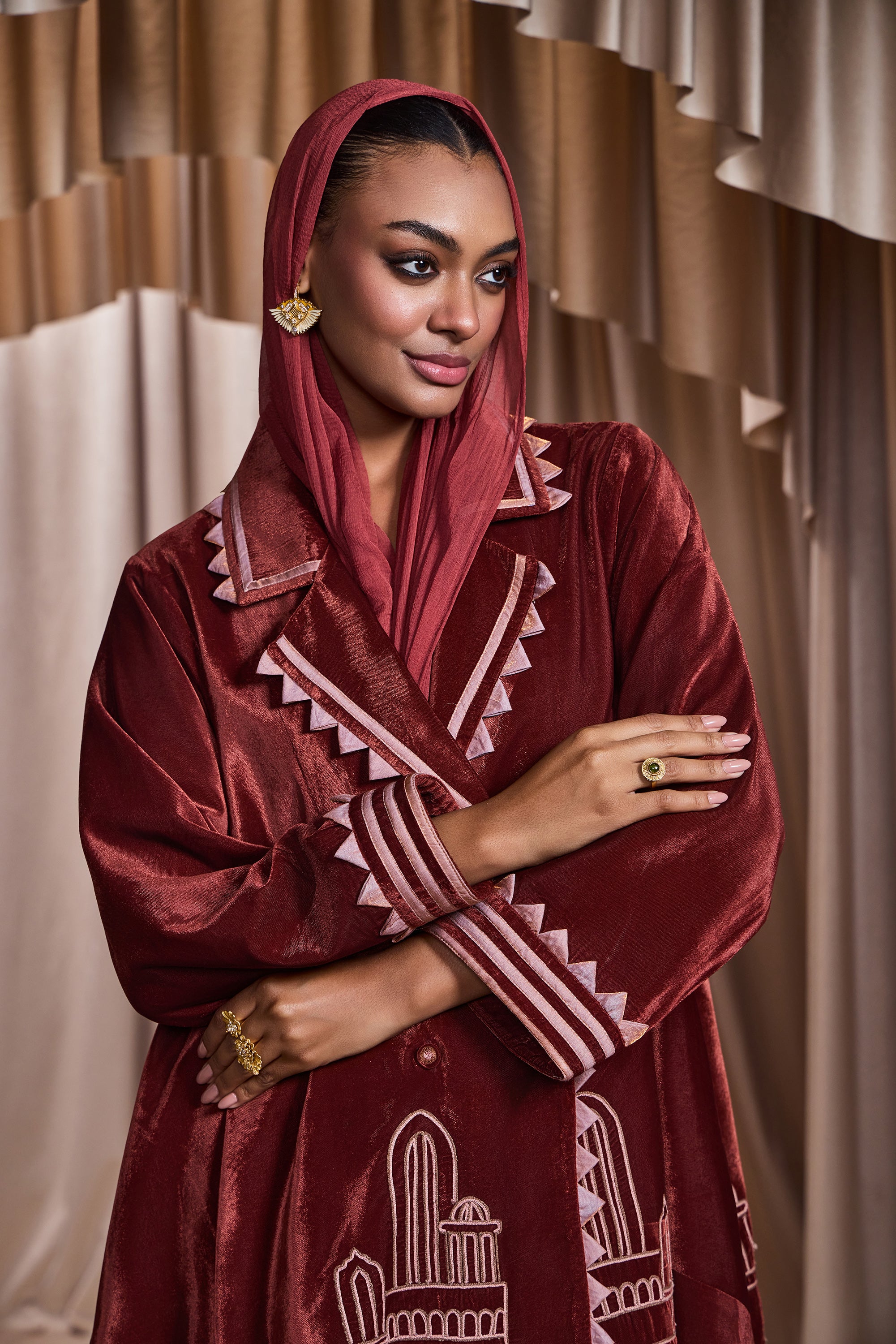 Fakhira Embroidered Short Bisht Abaya