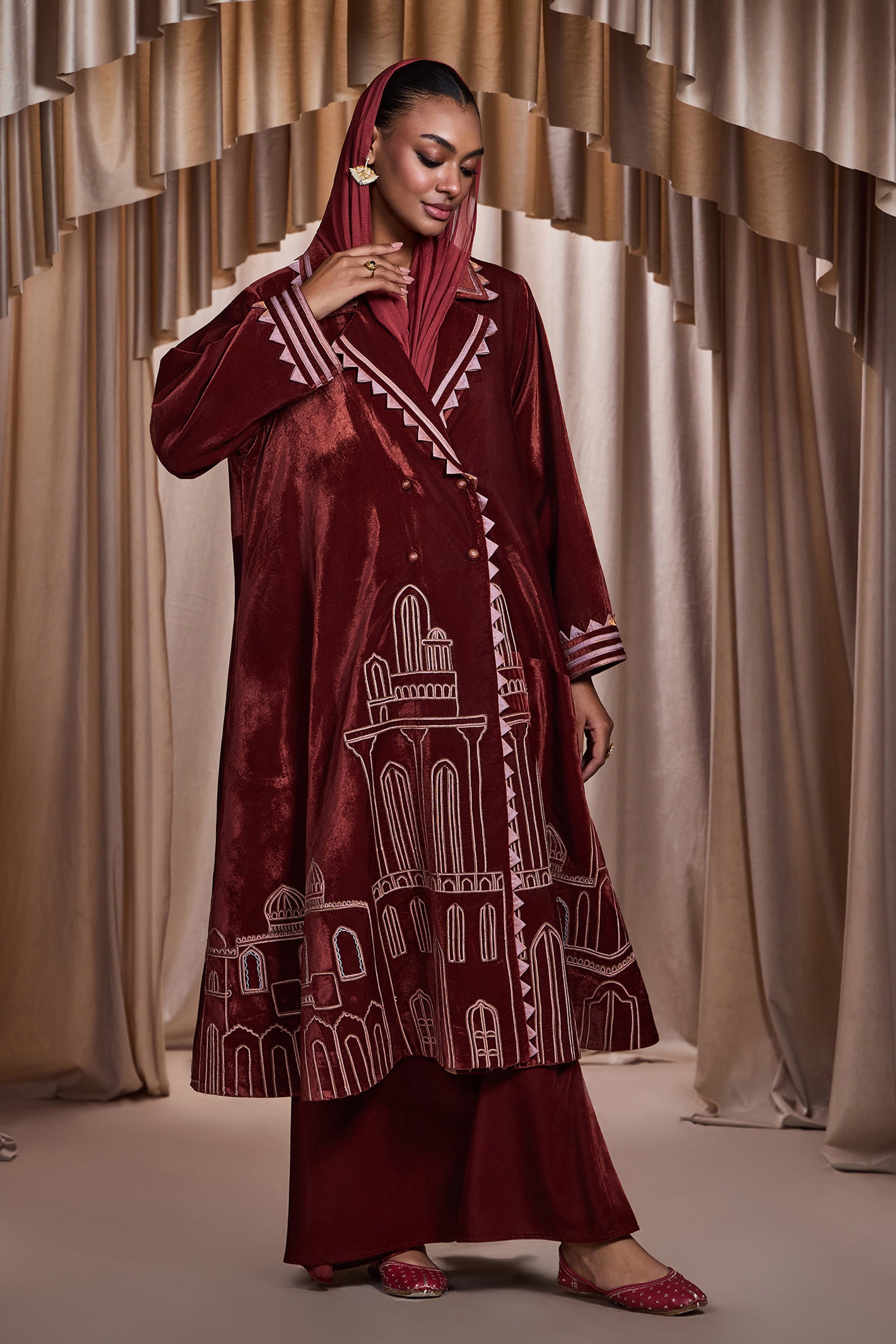 Fakhira Embroidered Short Bisht Abaya