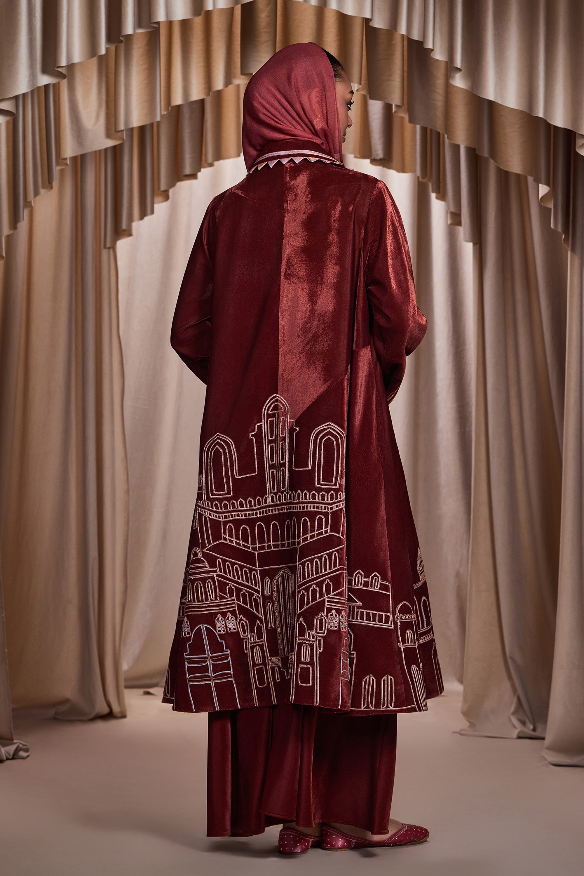 Fakhira Embroidered Short Bisht Abaya