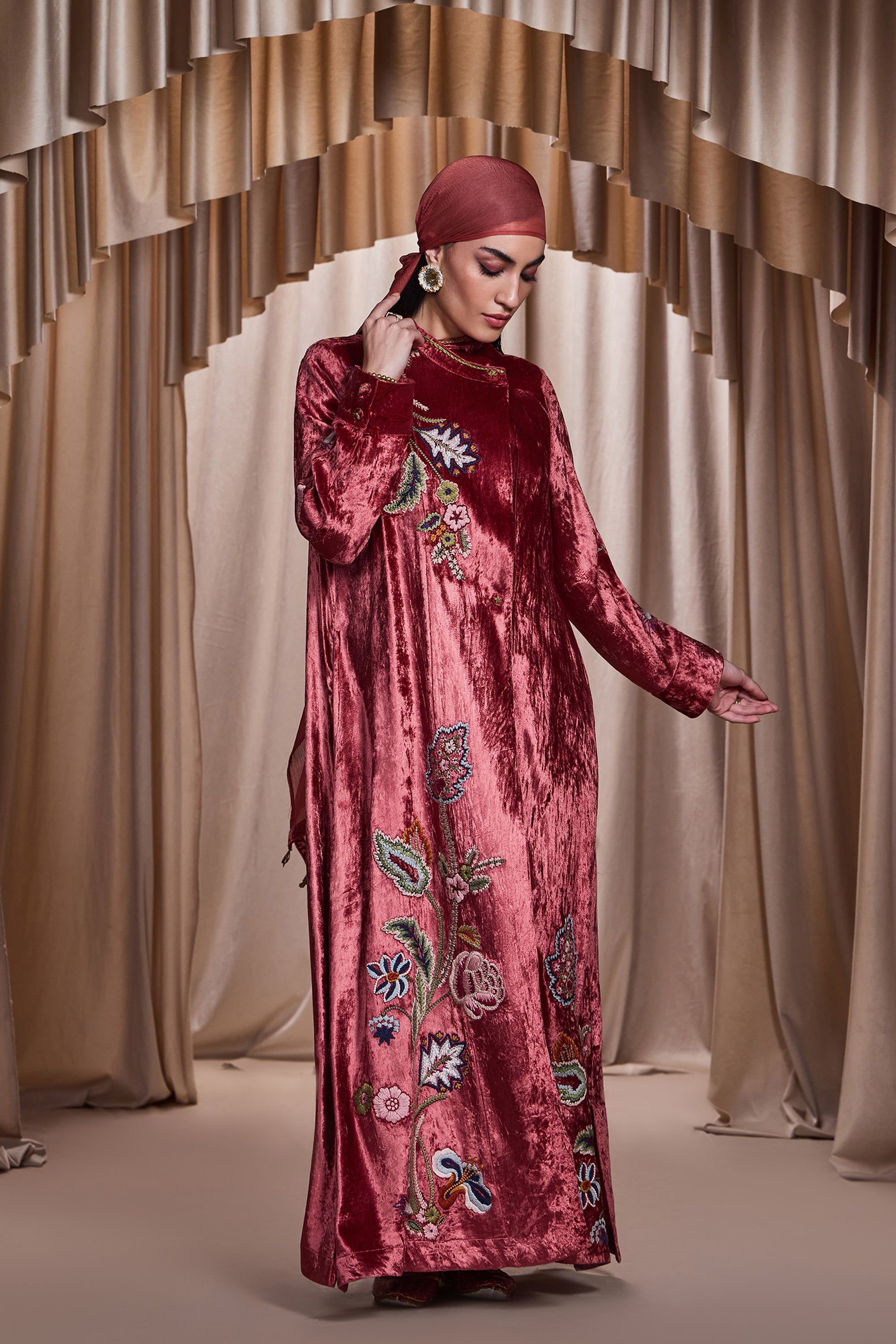 Arisha Embroidered Jalabiya