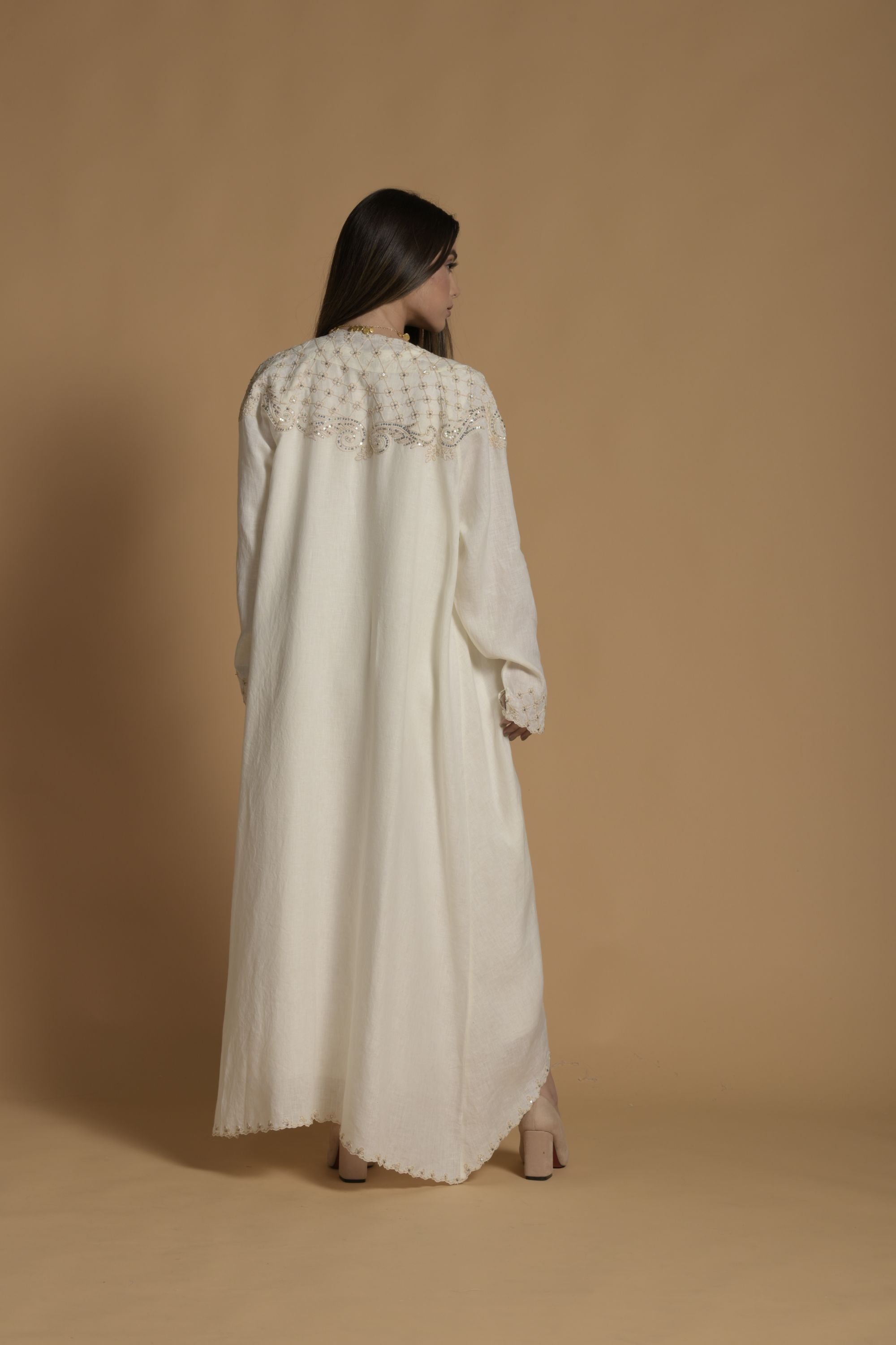 Parisa Bisht with Jalabiya