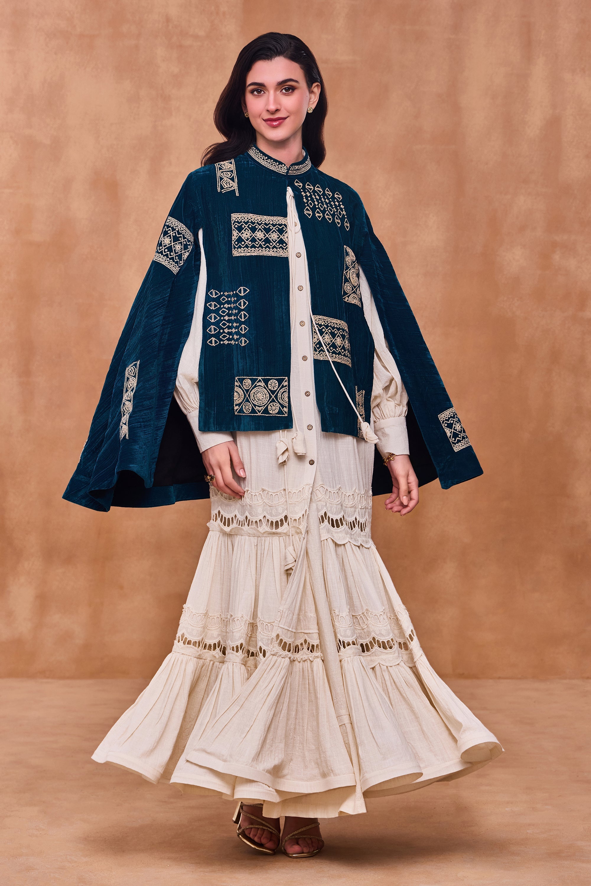 Uzaira Embroidered Cape