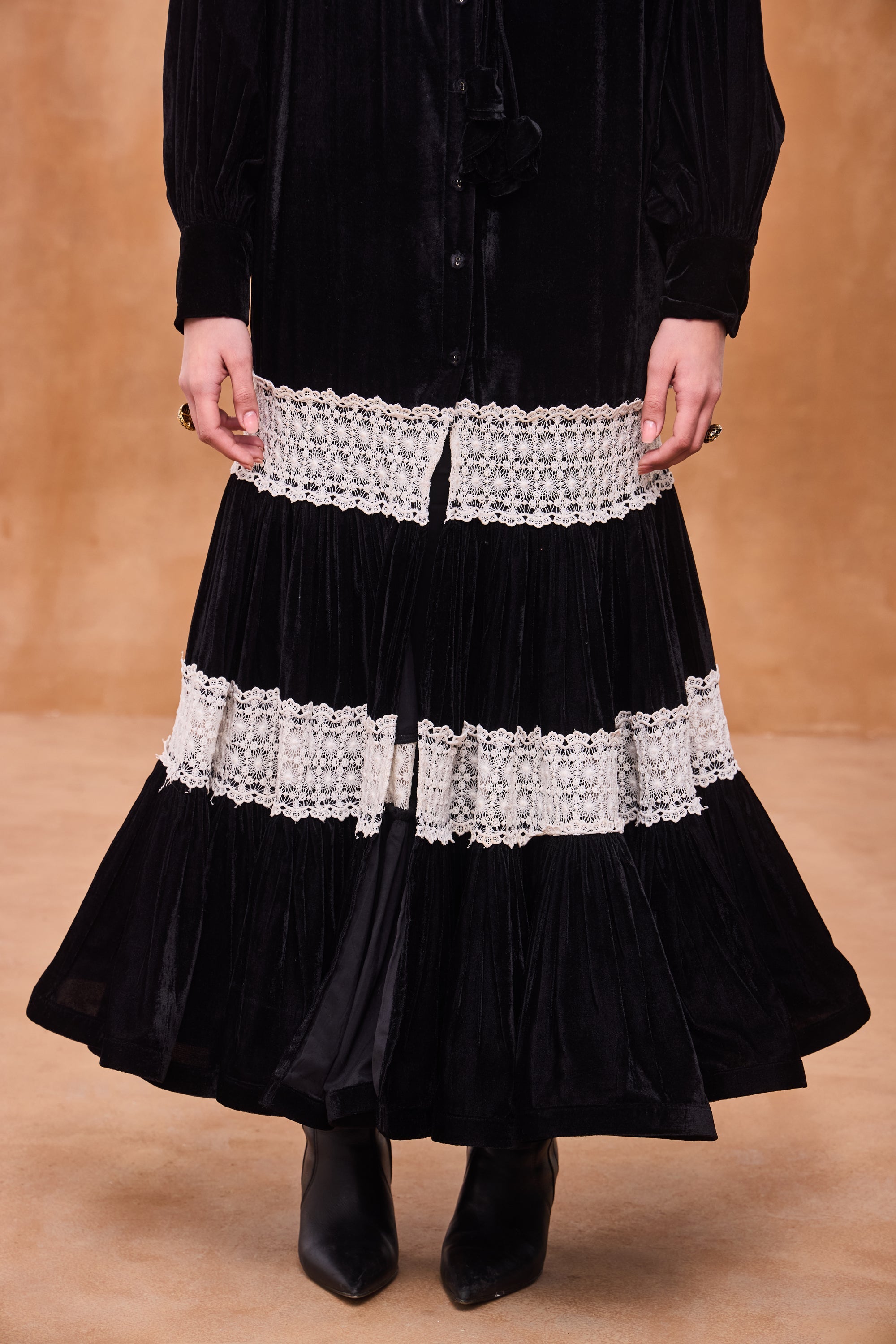 Noorjahan Crochet Lace Jalabiya