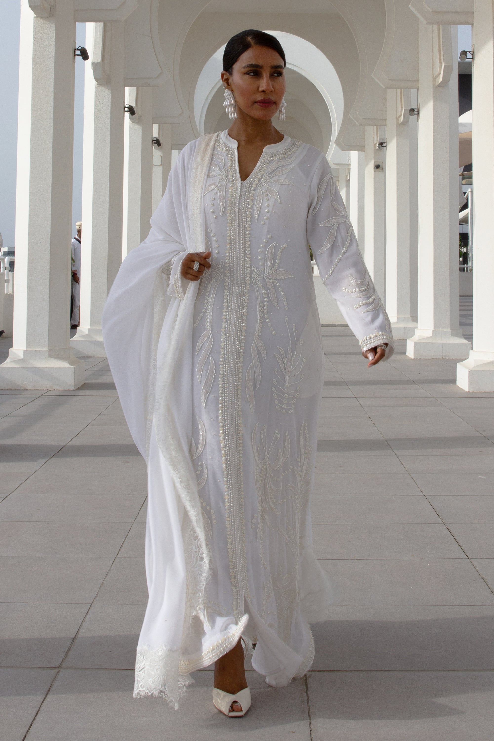 Zaylan Embellishment Jalabiya with Long Trail Dusala