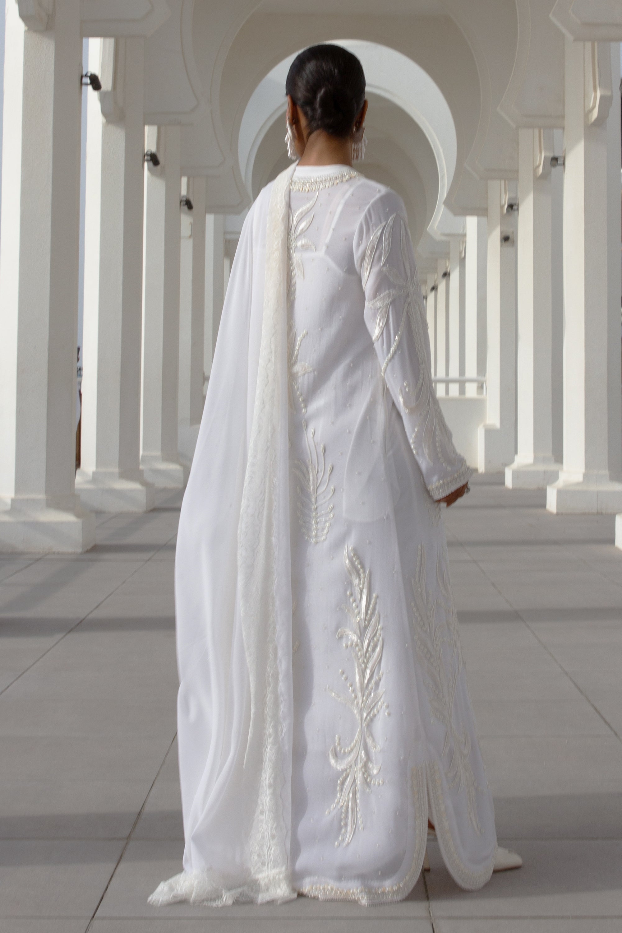 Zaylan Embellishment Jalabiya with Long Trail Dusala